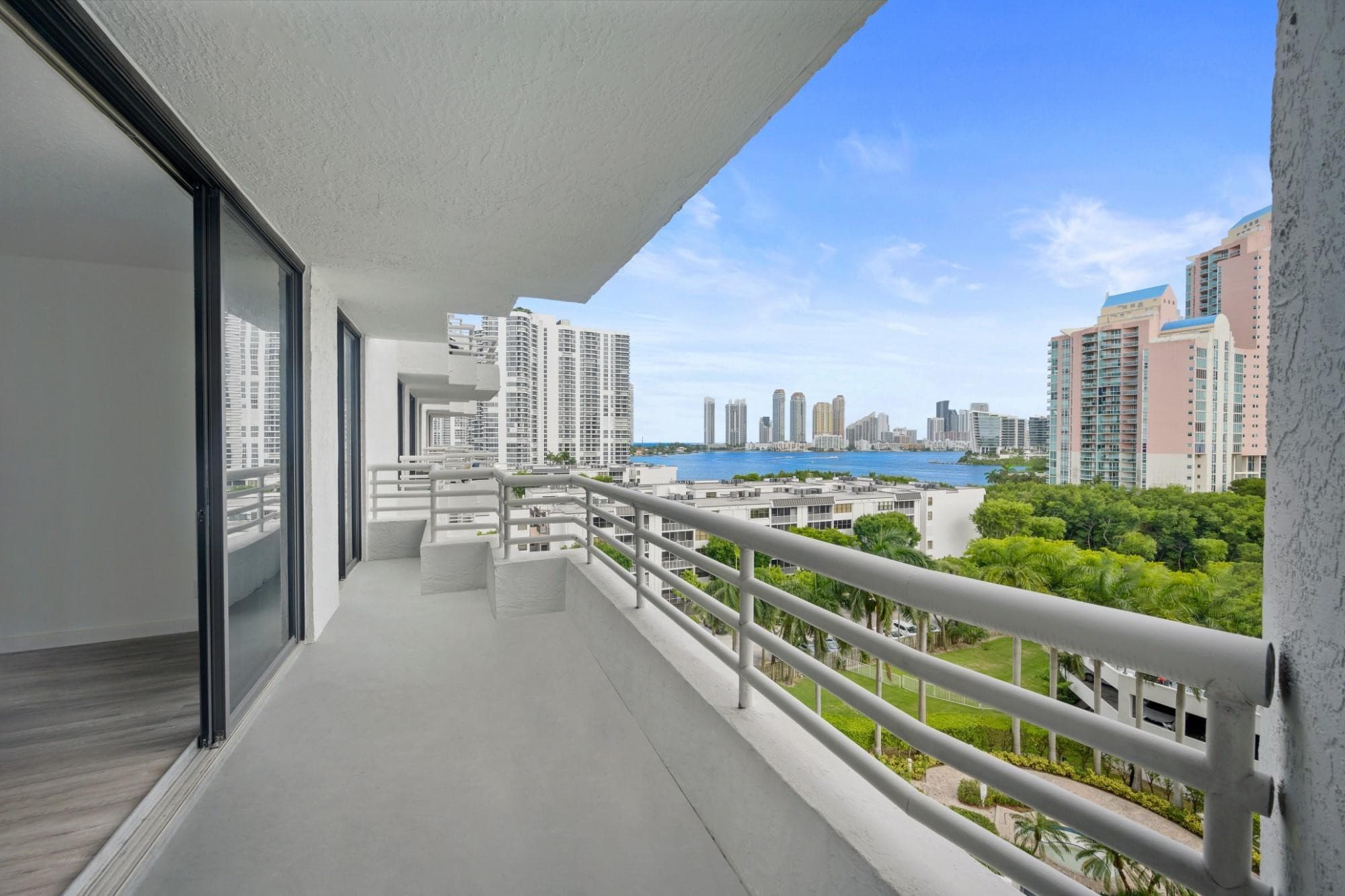 3300 NE 192nd Street 915, Aventura, FL 33180 4