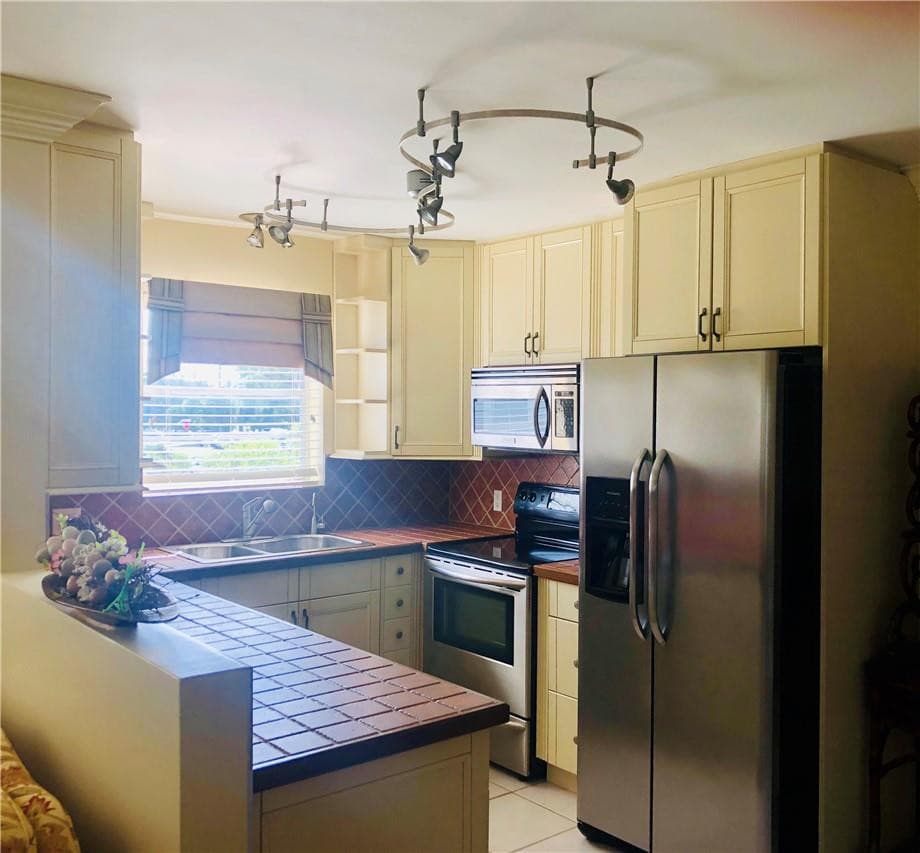 137 Farnham F 137, Deerfield Beach, FL 33442 28