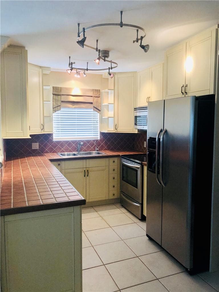 137 Farnham F 137, Deerfield Beach, FL 33442 51