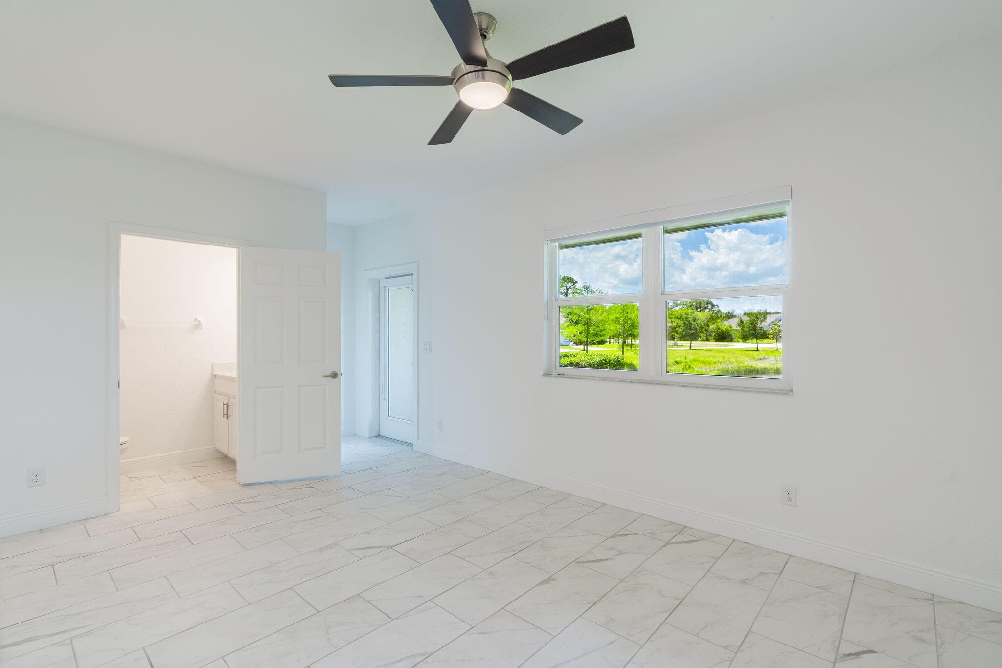 696 NE Waters Edge Lane, Port St. Lucie, FL 34983 10