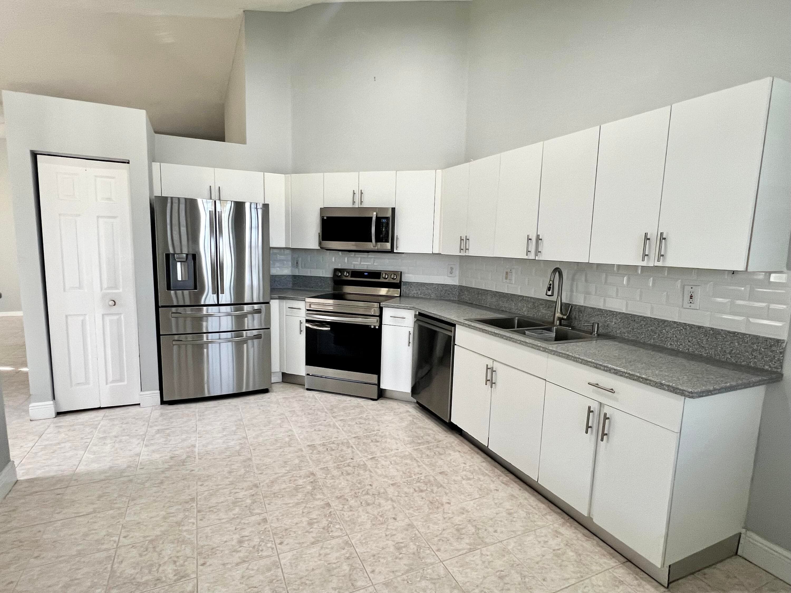 7801 S Aragon Boulevard 4, Sunrise, FL 33322 7