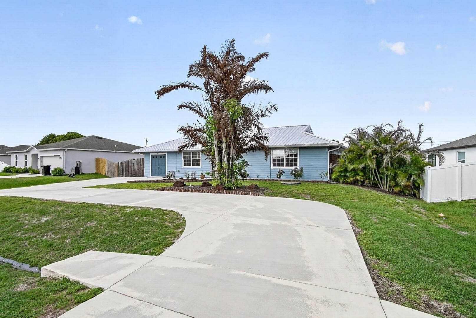 1146 SW Del Rio Boulevard, Port St. Lucie, FL 34953 23