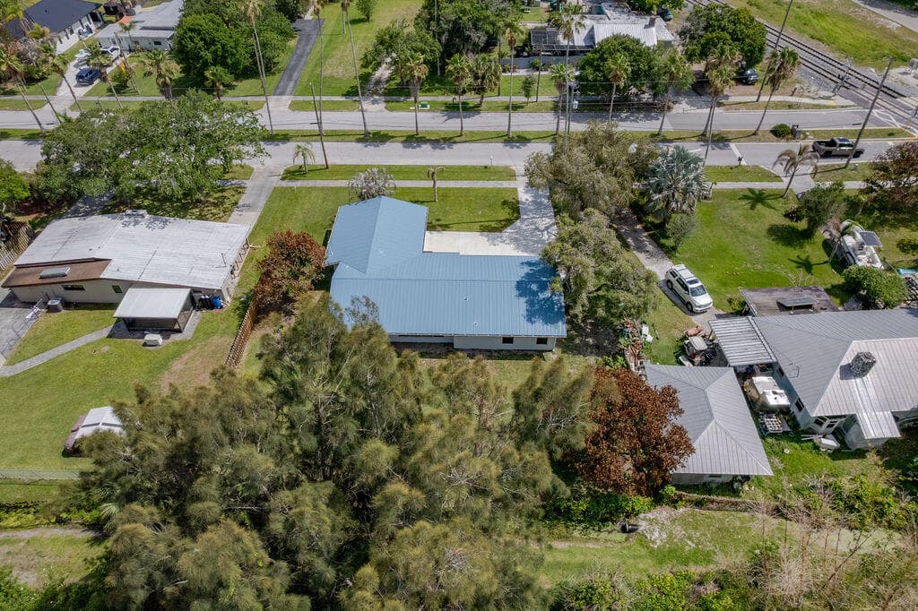 320 Chamberlain Boulevard, Fort Pierce, FL 34946 48