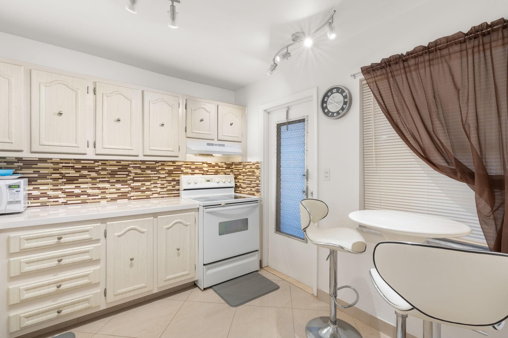 4191 NW 41st Street 214, Lauderdale Lakes, FL 33319 7