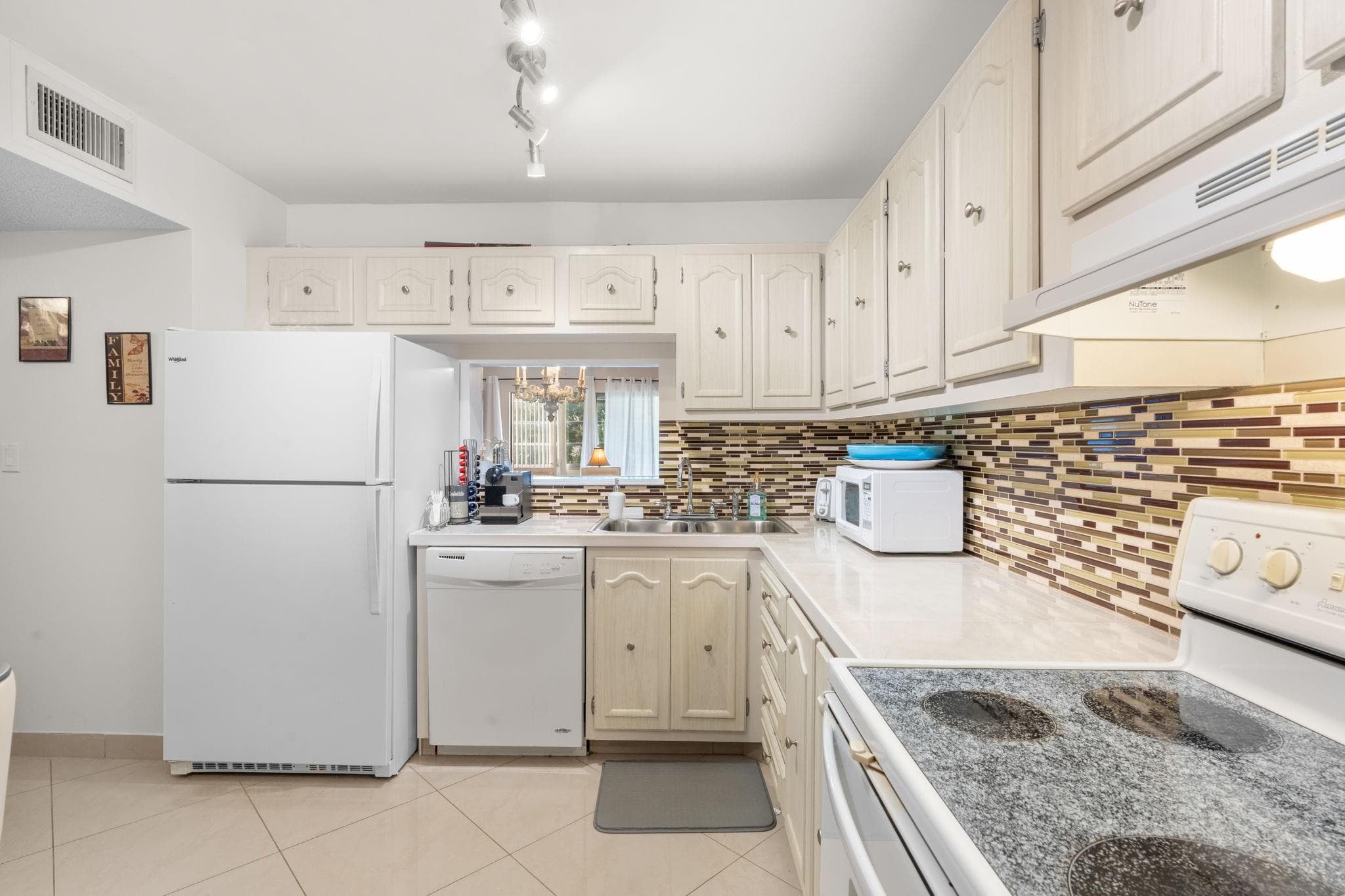 4191 NW 41st Street 214, Lauderdale Lakes, FL 33319 8