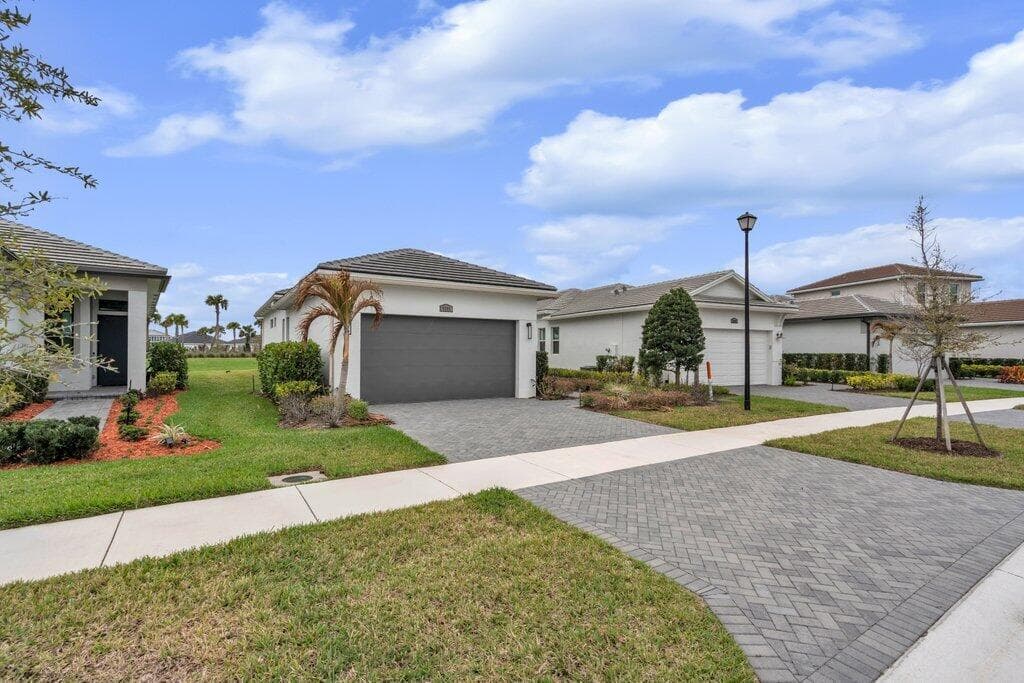 9399 SW Pepoli Way, Port St. Lucie, FL 34987 5