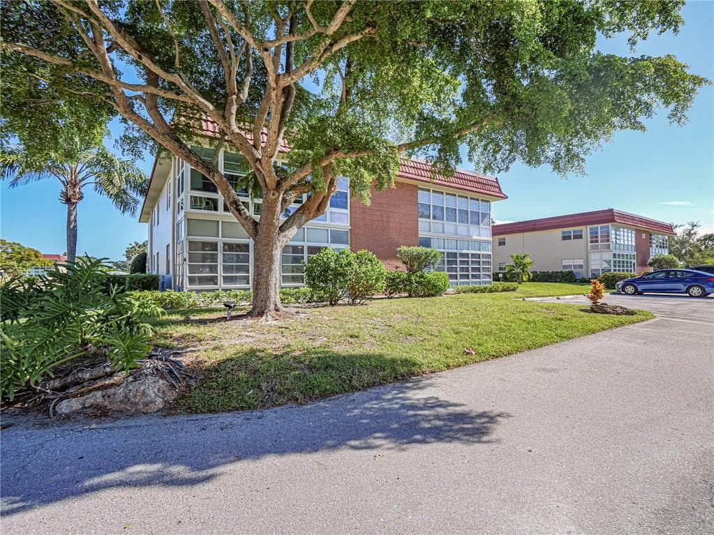 28 Pine Arbor Lane 101, Vero Beach, FL 32962 23
