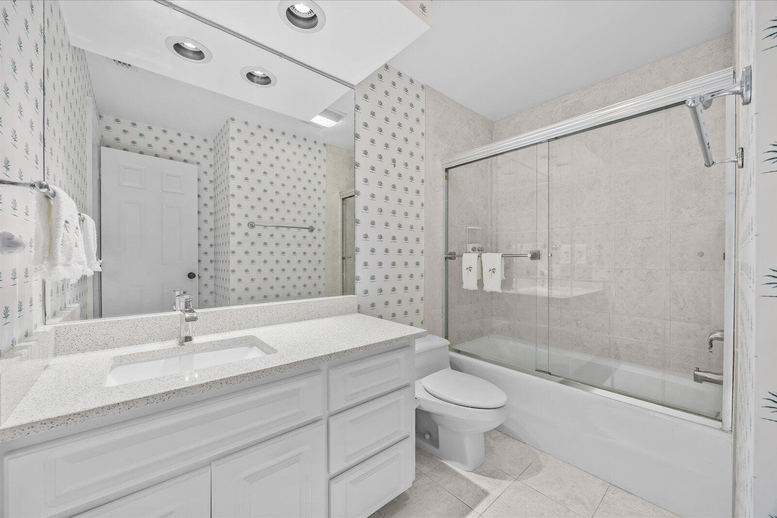 1903 Bay Road 206, Vero Beach, FL 32963 18