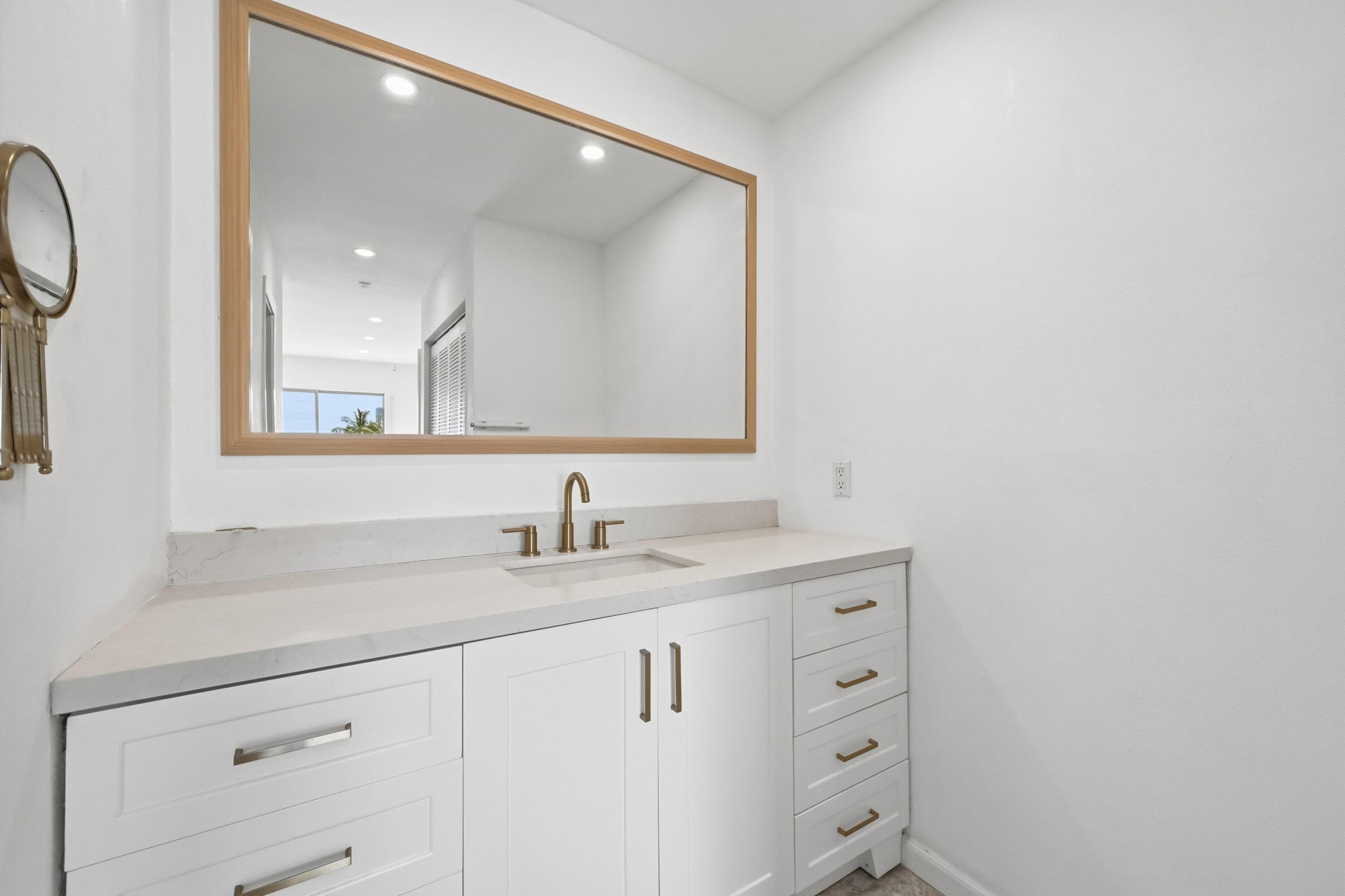 17051 NE 35th Avenue 307, North Miami Beach, FL 33160 13