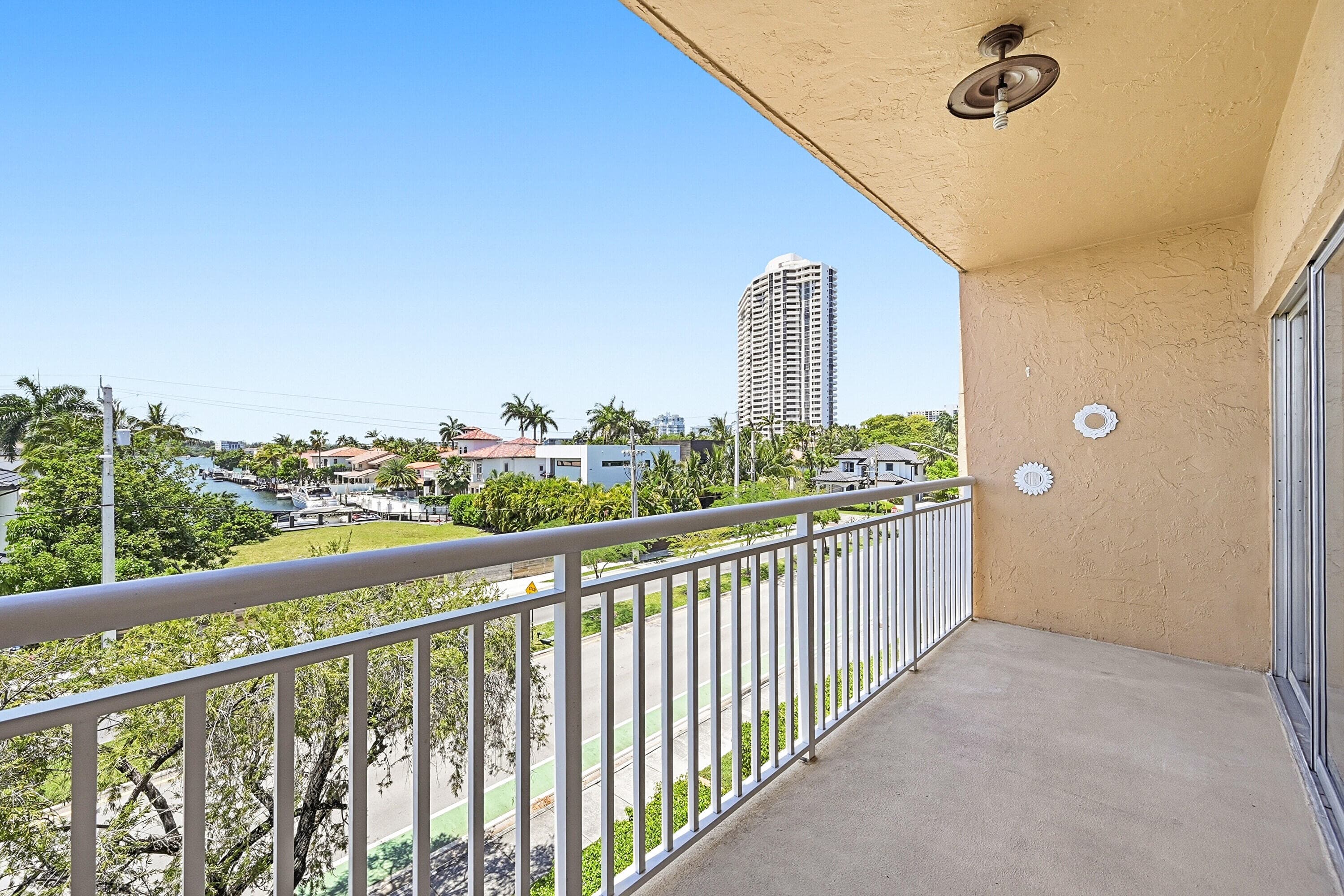 17051 NE 35th Avenue 307, North Miami Beach, FL 33160 19