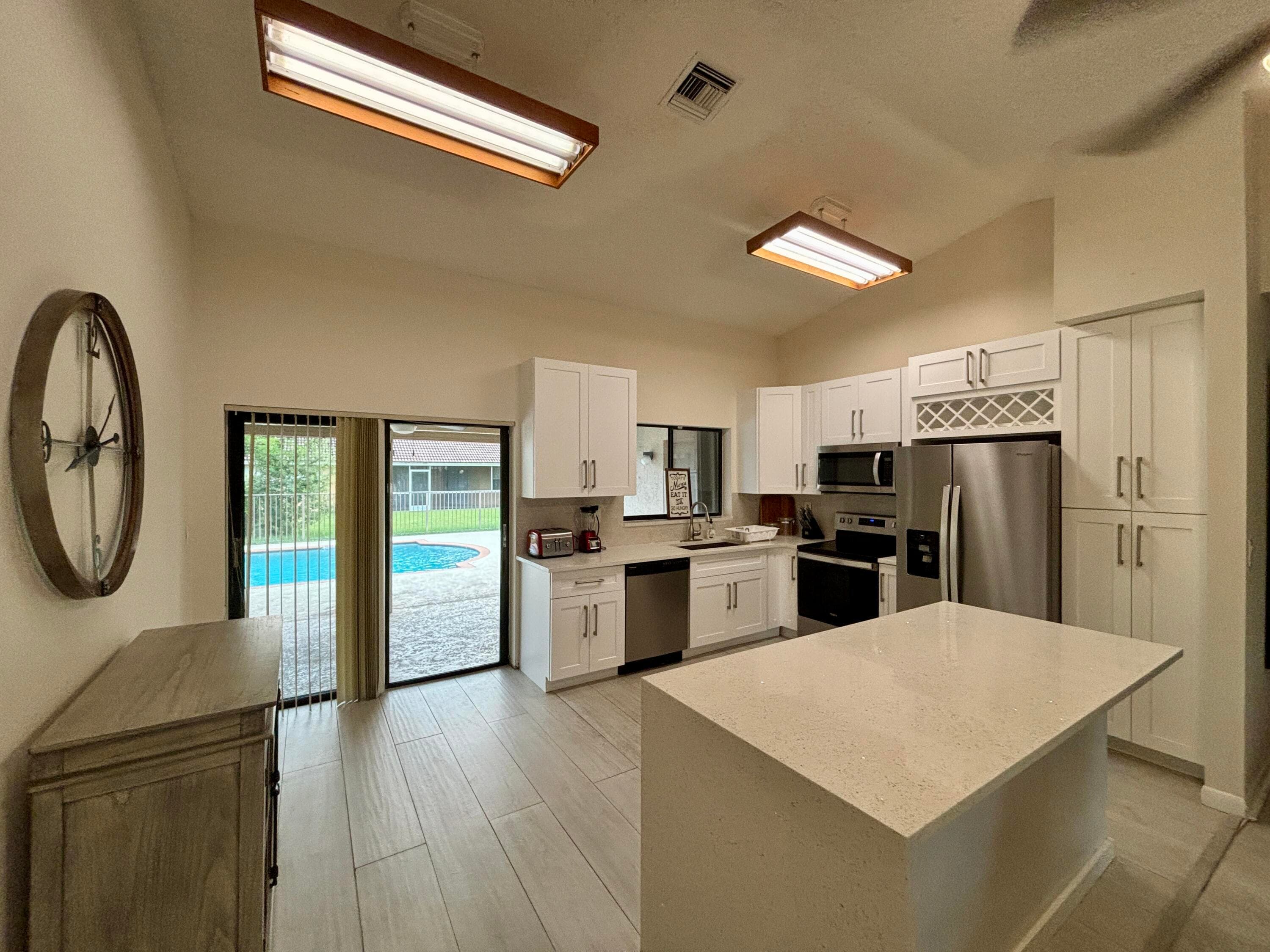 2153 Amesbury Circle, Wellington, FL 33414 11