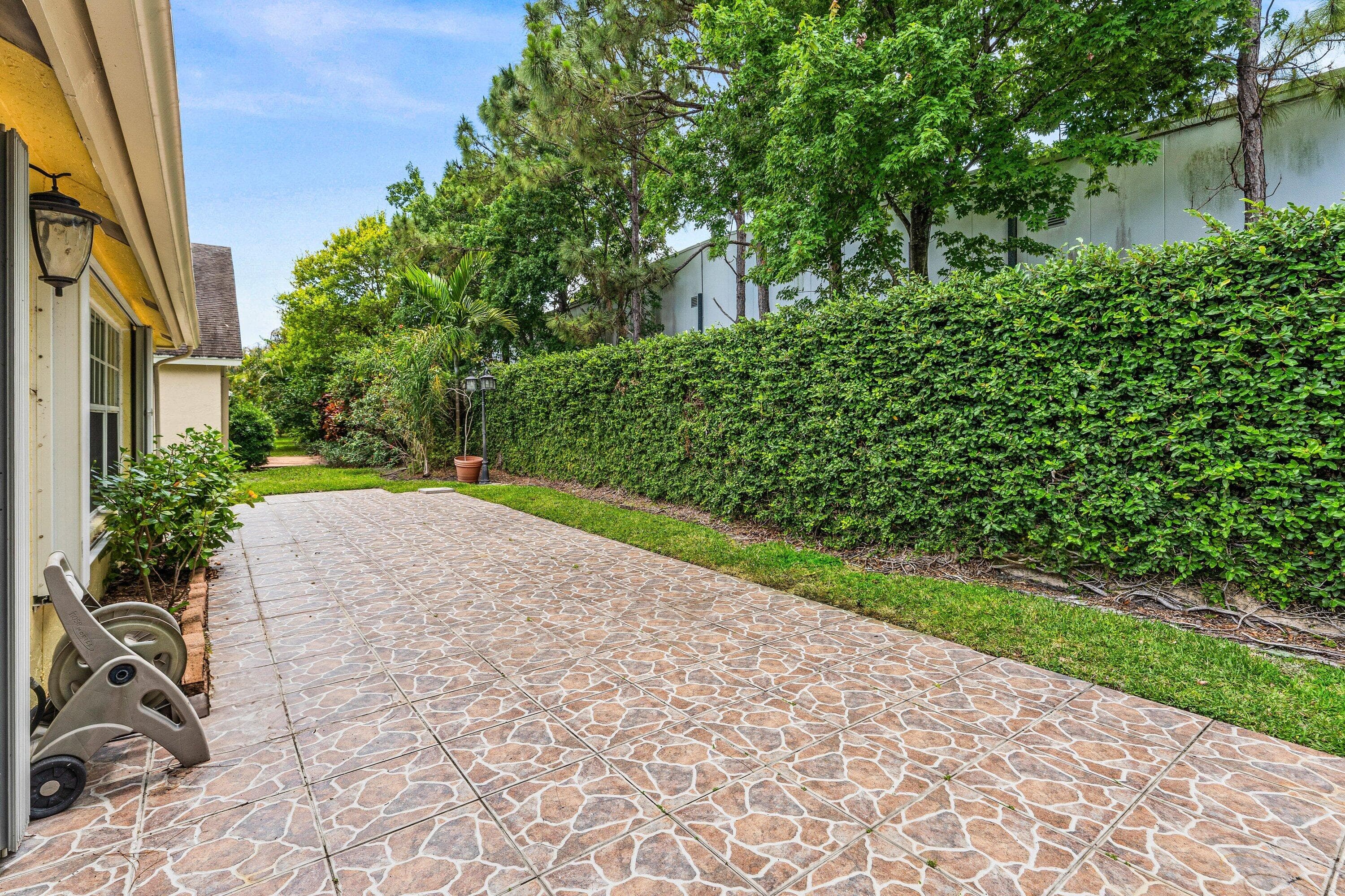 226 Moccasin Trail W, Jupiter, FL 33458 27