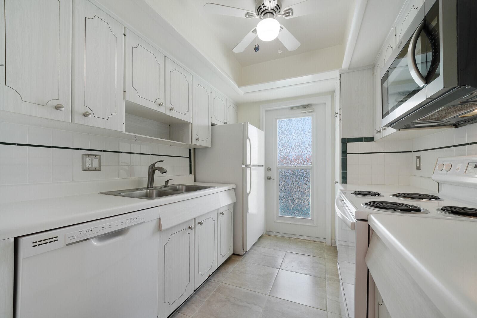 37 Yacht Club Drive Unit 202, North Palm Beach, FL 33408 10