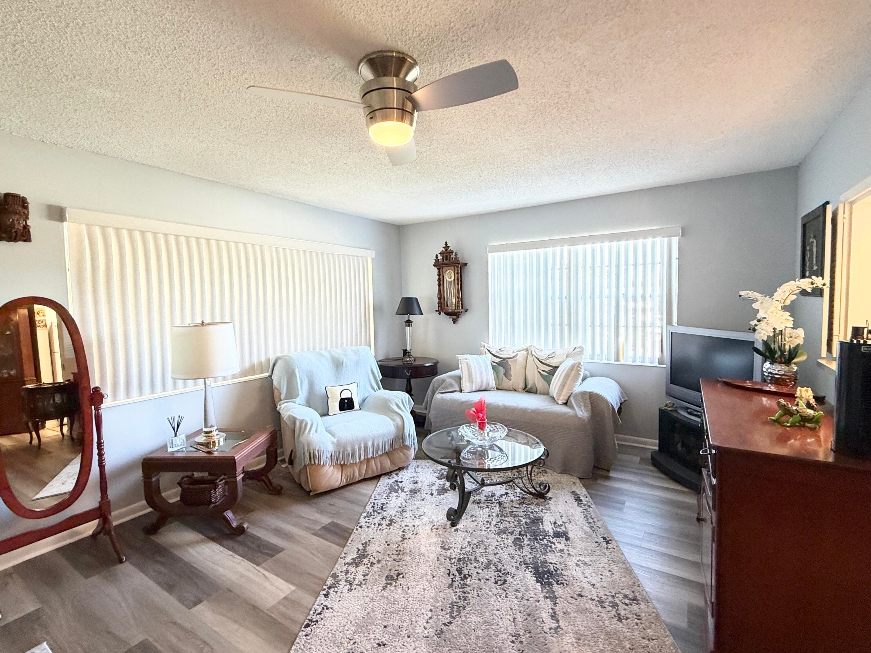 228 Canterbury J, West Palm Beach, FL 33417 4