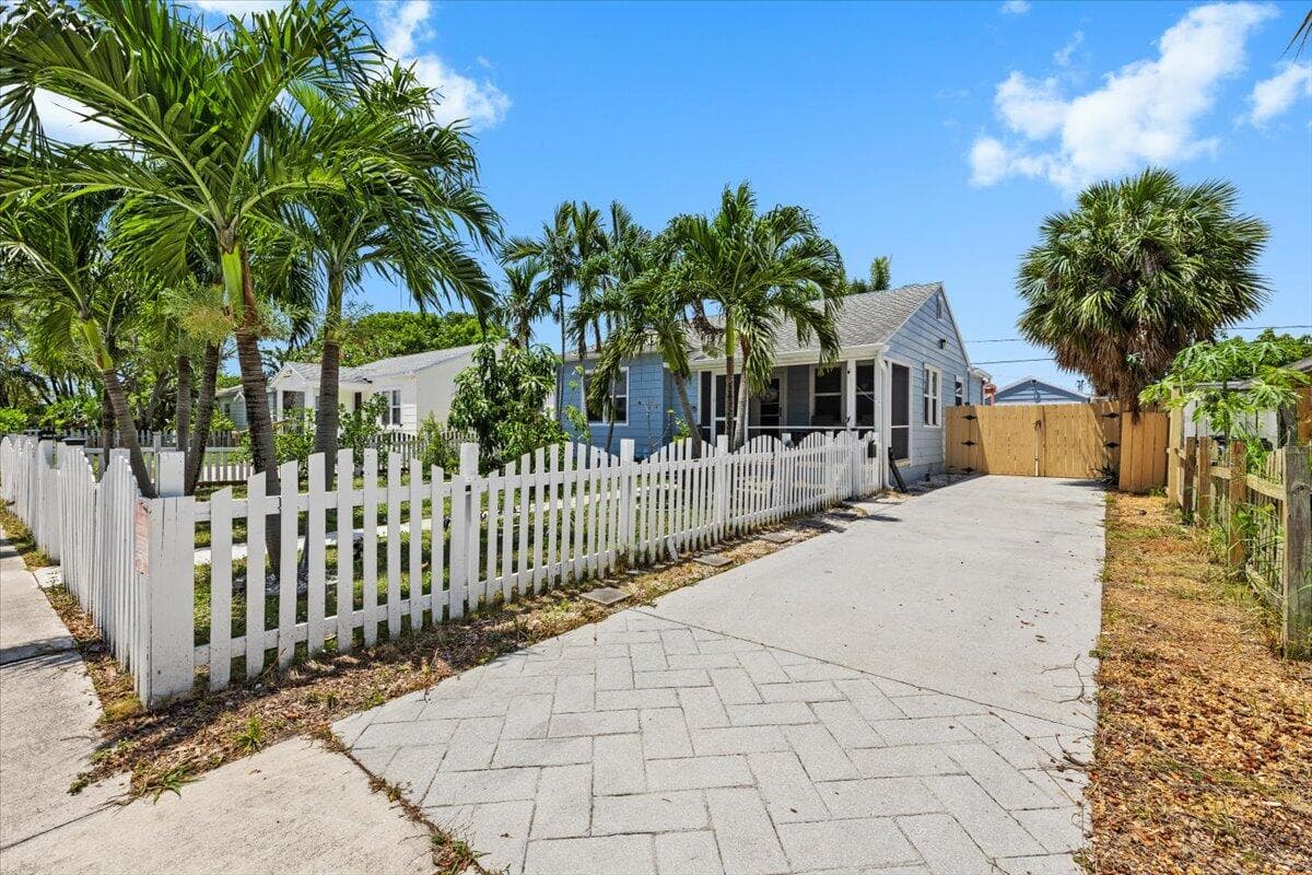 915 N K Street, Lake Worth Beach, FL 33460