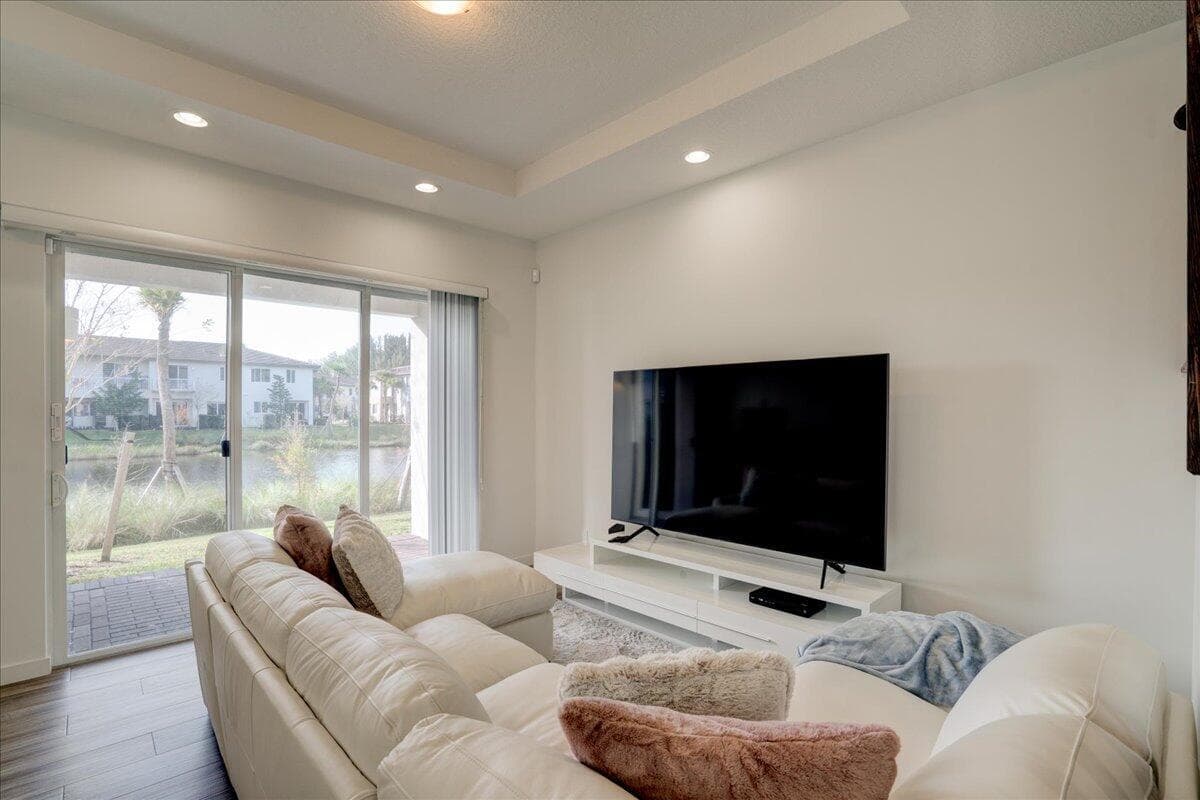 1451 Pioneer Way, Royal Palm Beach, FL 33411 27
