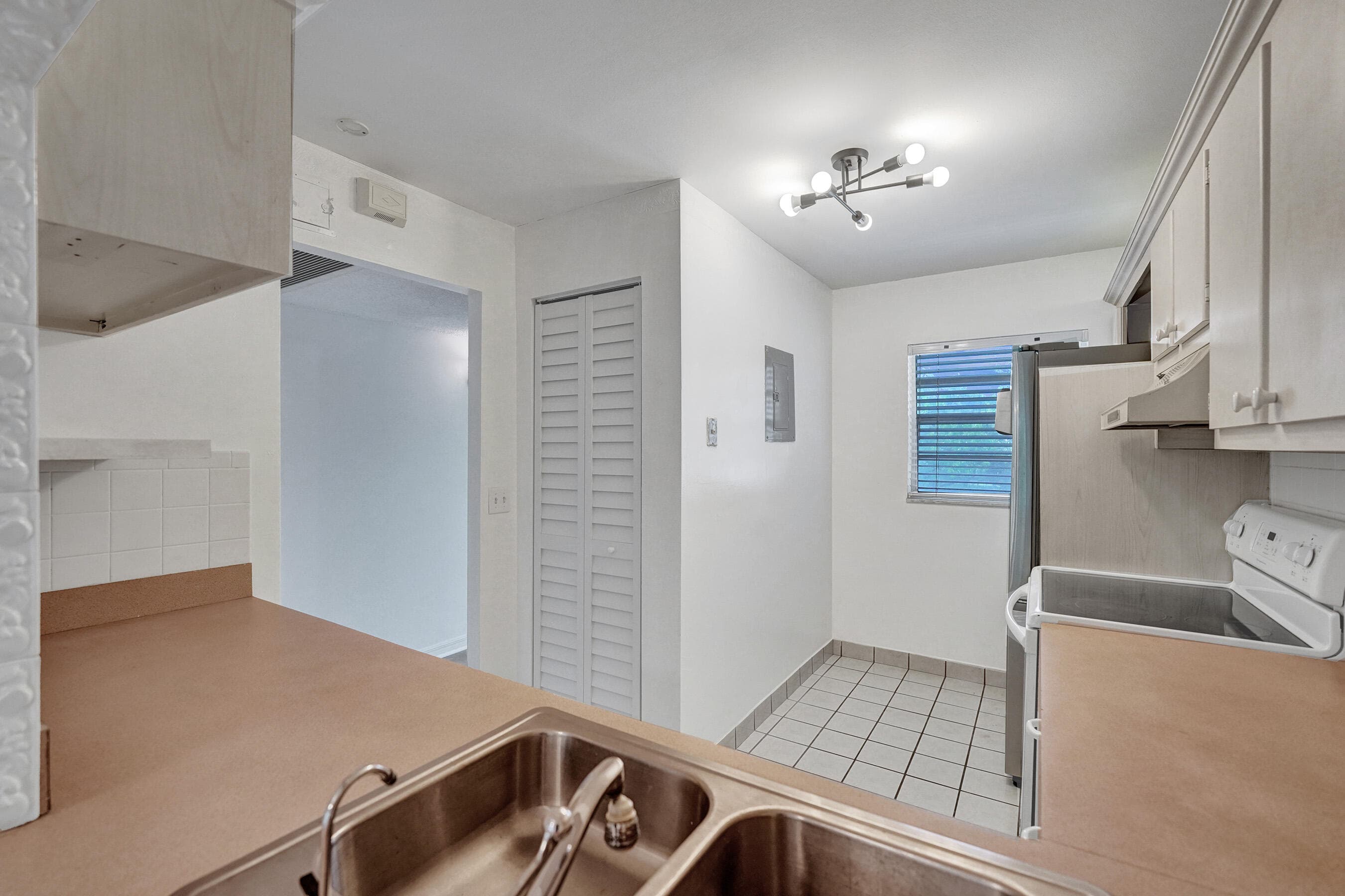 9470 Poinciana Place 308, Davie, FL 33324 17