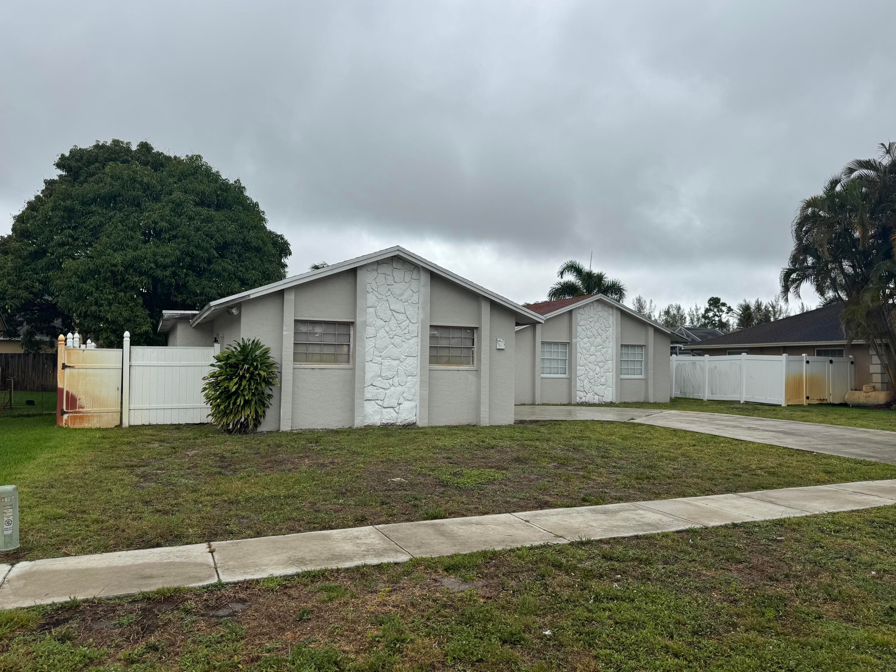 589 Cashiers Drive, West Palm Beach, FL 33413 2
