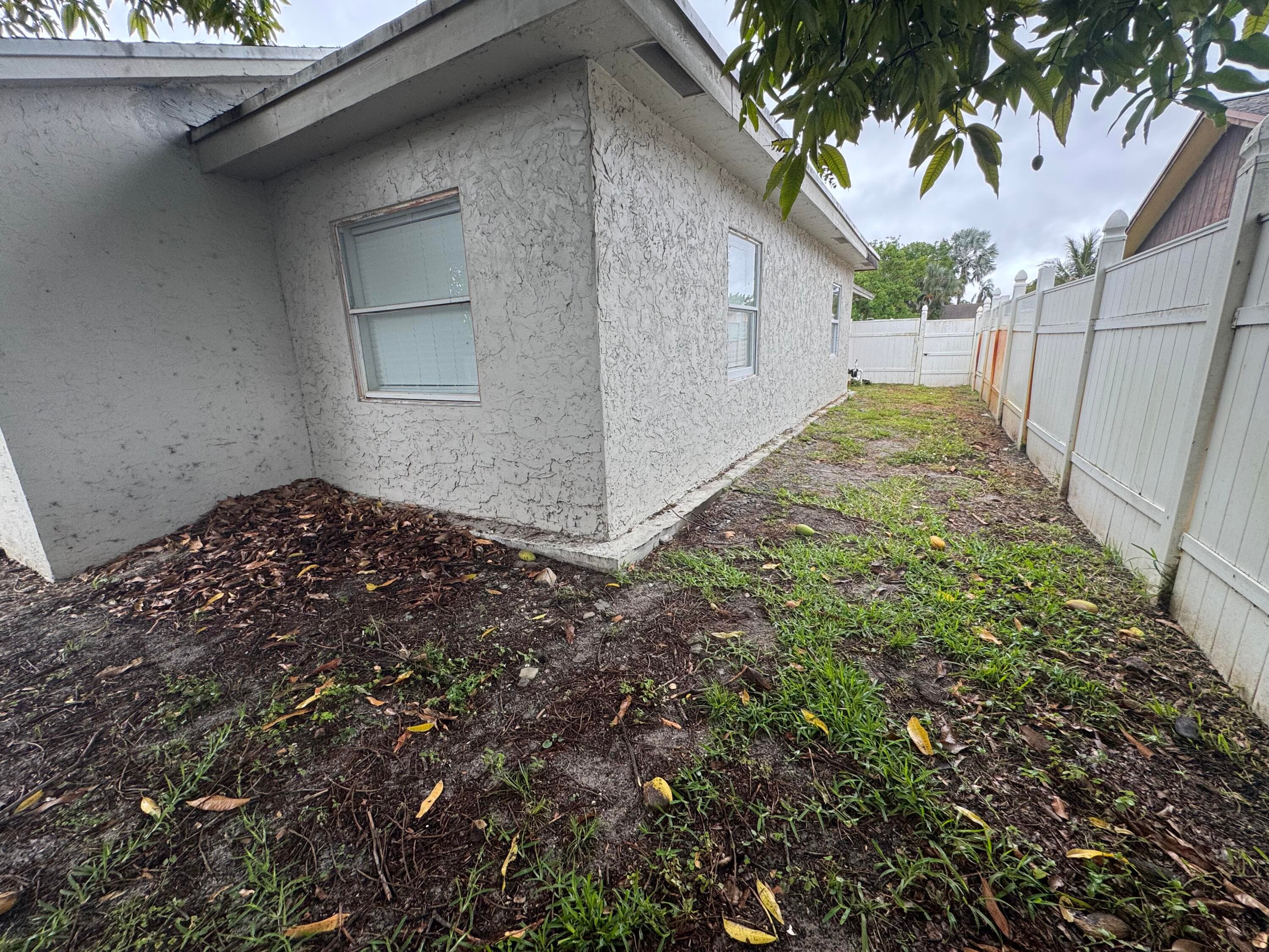 589 Cashiers Drive, West Palm Beach, FL 33413 8