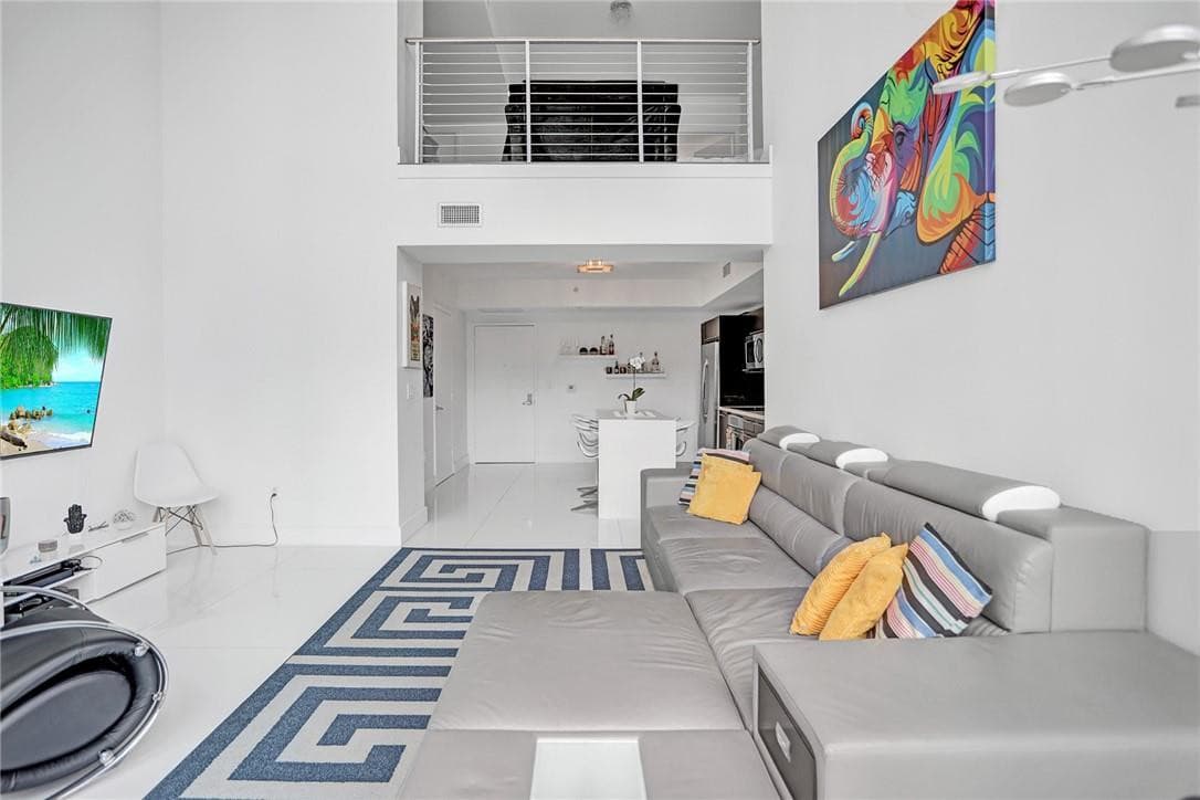 90 SW 3rd Street Th300b, Miami, FL 33130 8