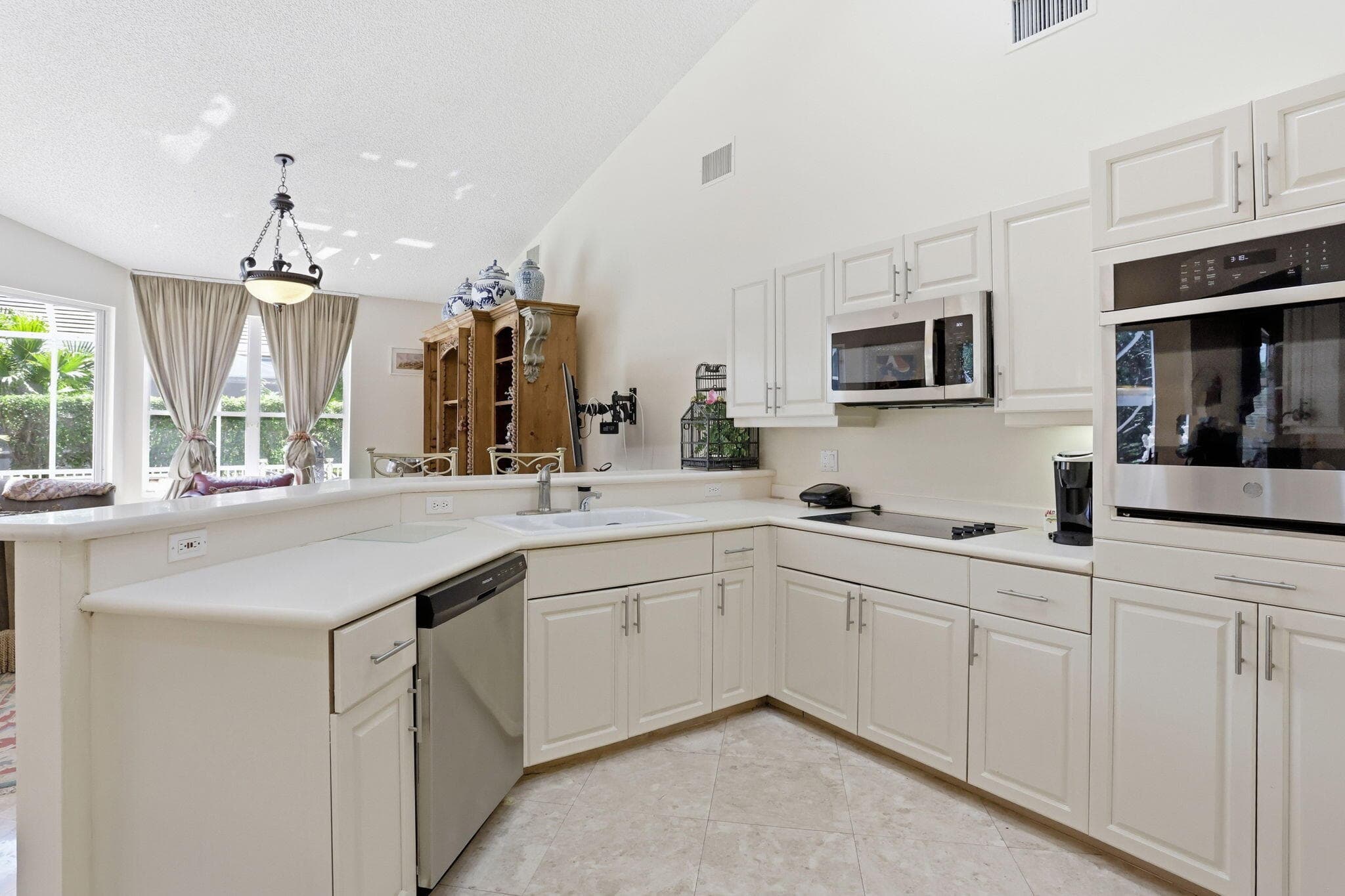 7821 Dorchester Road, Boynton Beach, FL 33472 17