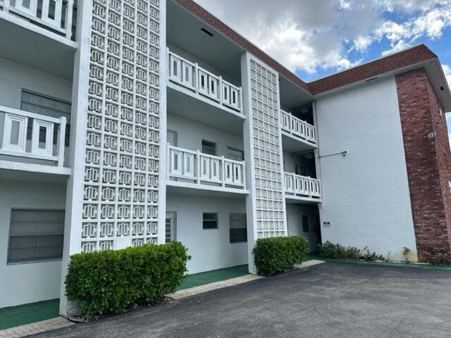 1380 NW 43 Terrace 306, Lauderhill, FL 33313 2
