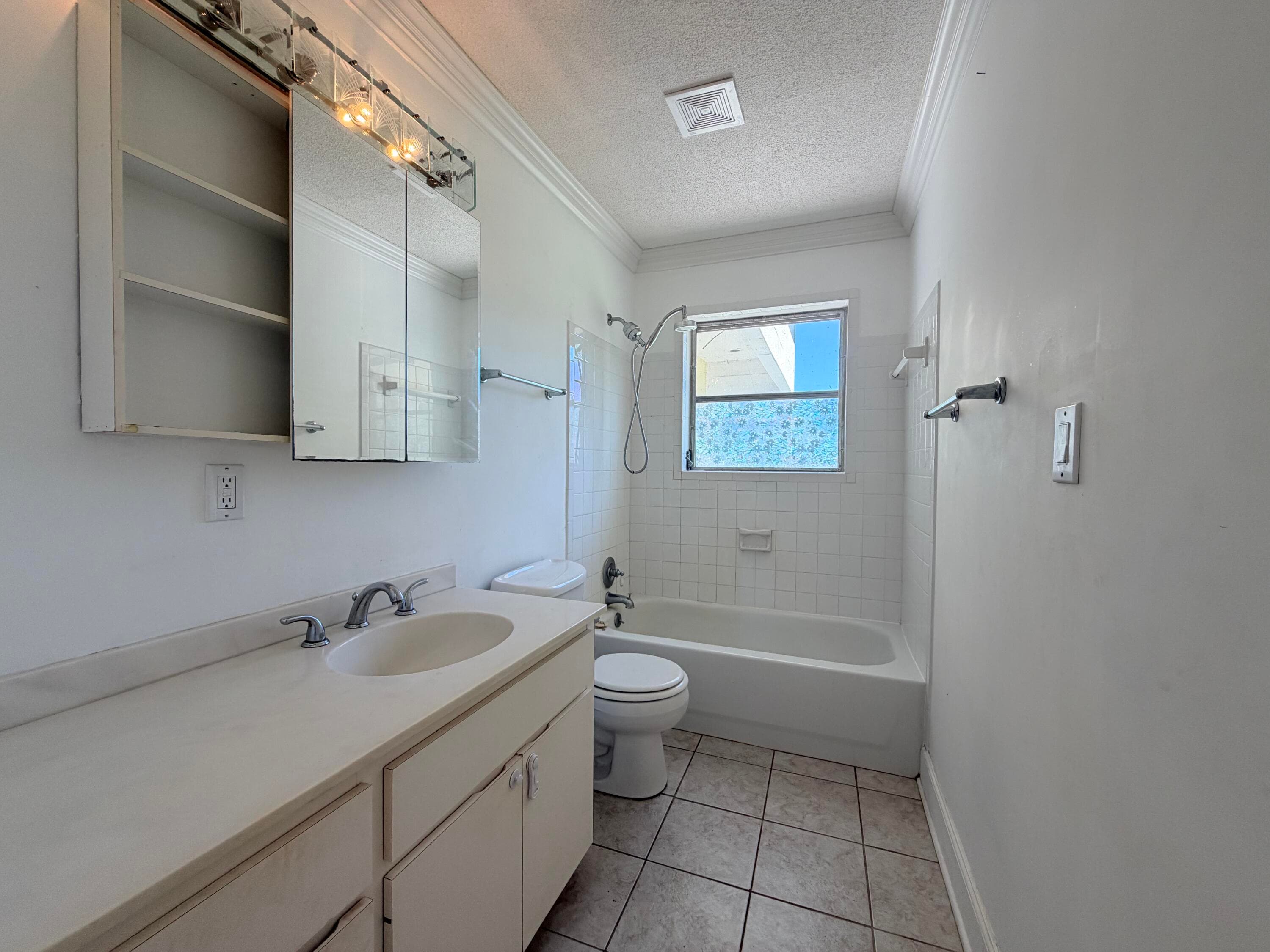 4905 Williams Road, Palm Beach Gardens, FL 33418 34