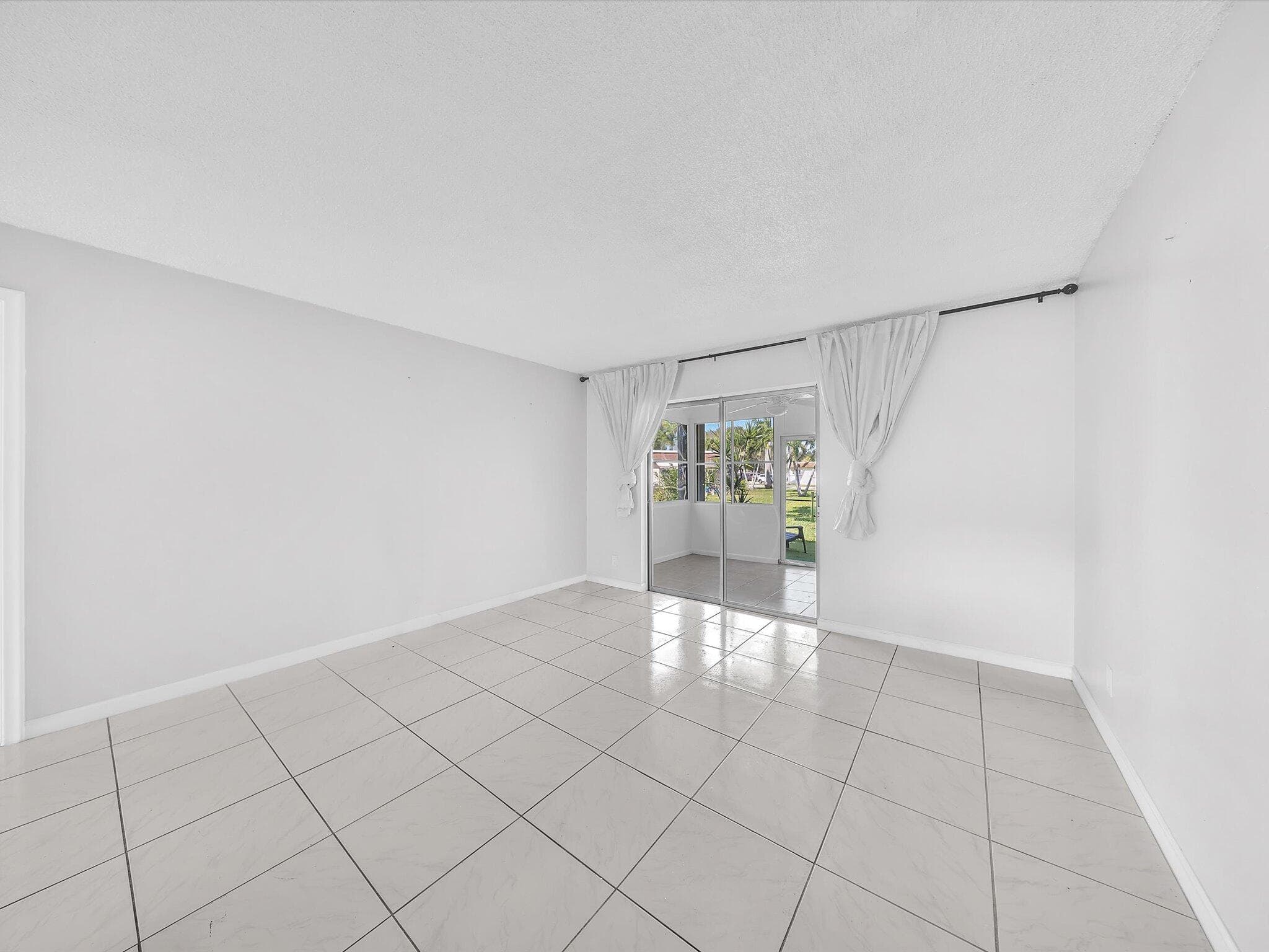 417 SW Natura Avenue B, Deerfield Beach, FL 33441 10