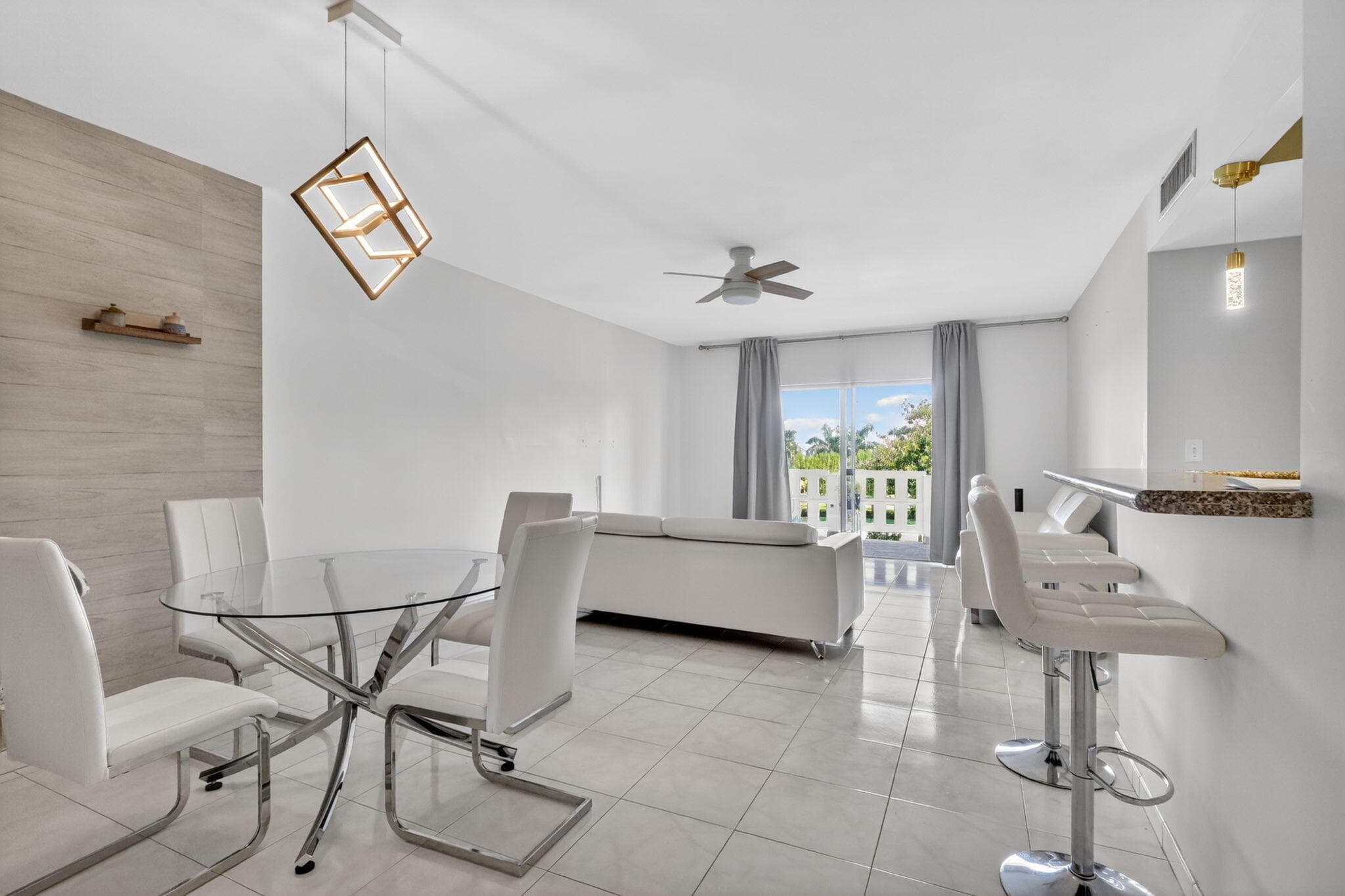 4330 Hillcrest Drive 302, Hollywood, FL 33021