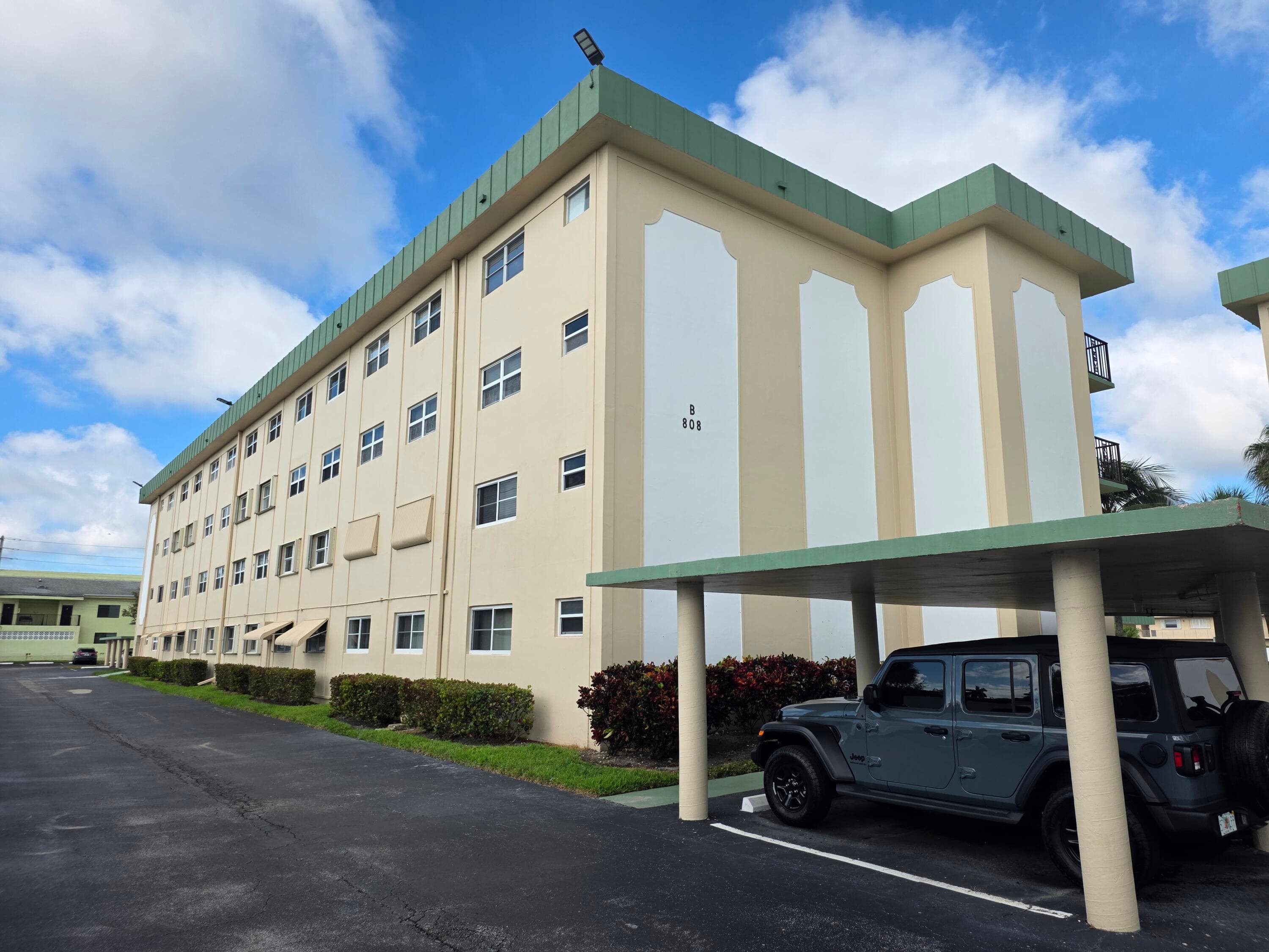 808 SE 7th Street 101, Deerfield Beach, FL 33441 2