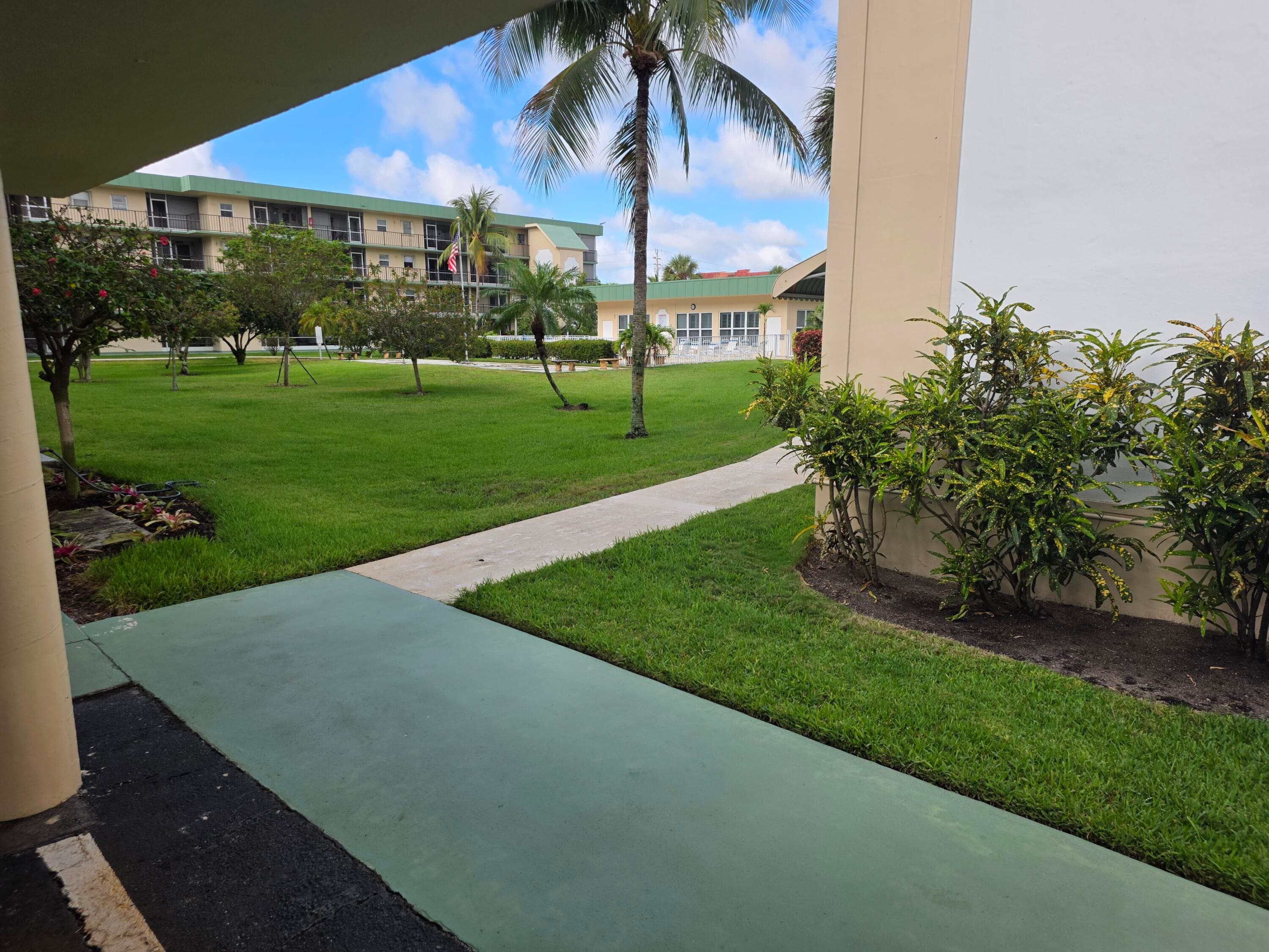808 SE 7th Street 101, Deerfield Beach, FL 33441 3