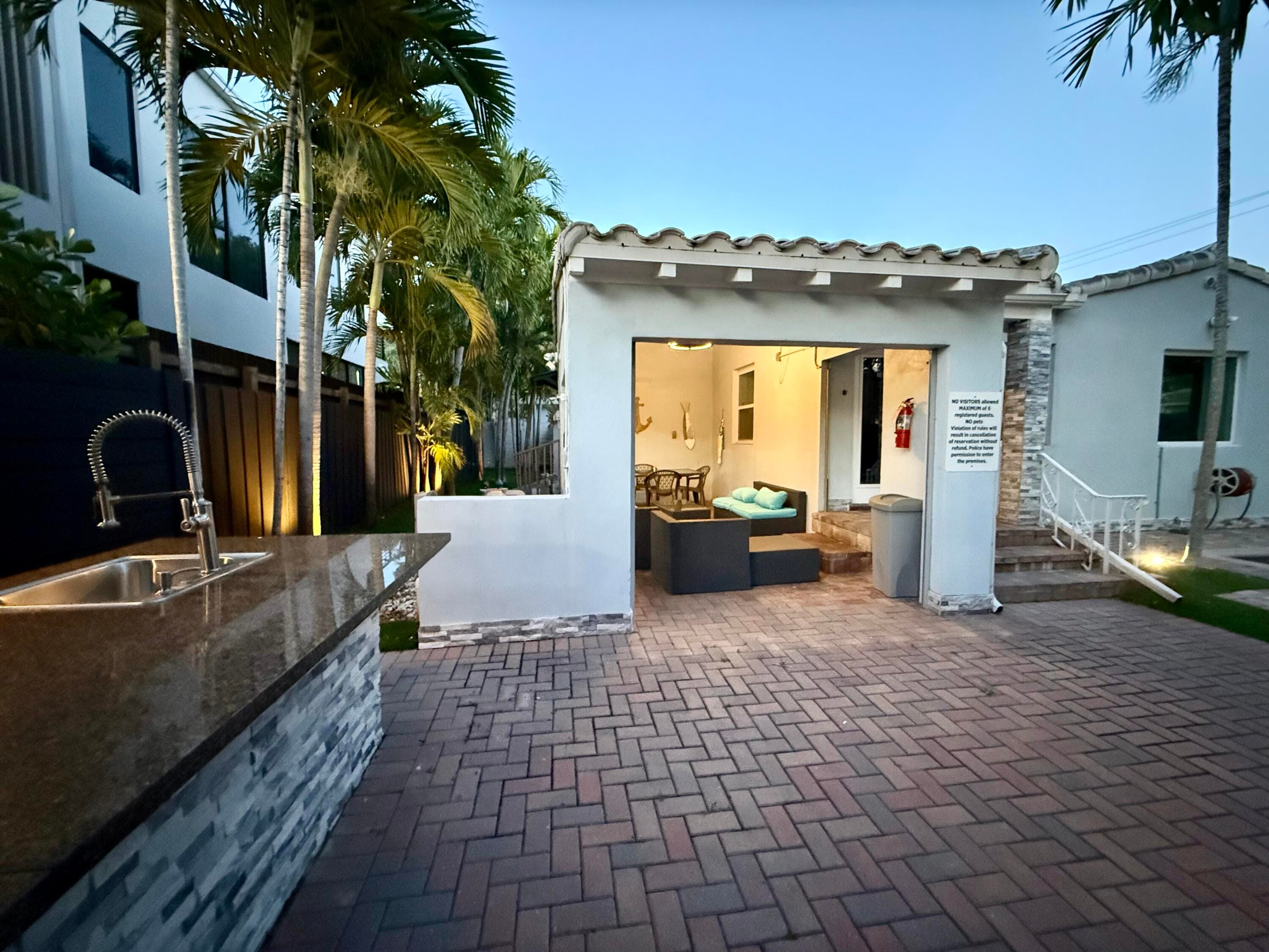 700 NE 17th Way, Fort Lauderdale, FL 33304 3