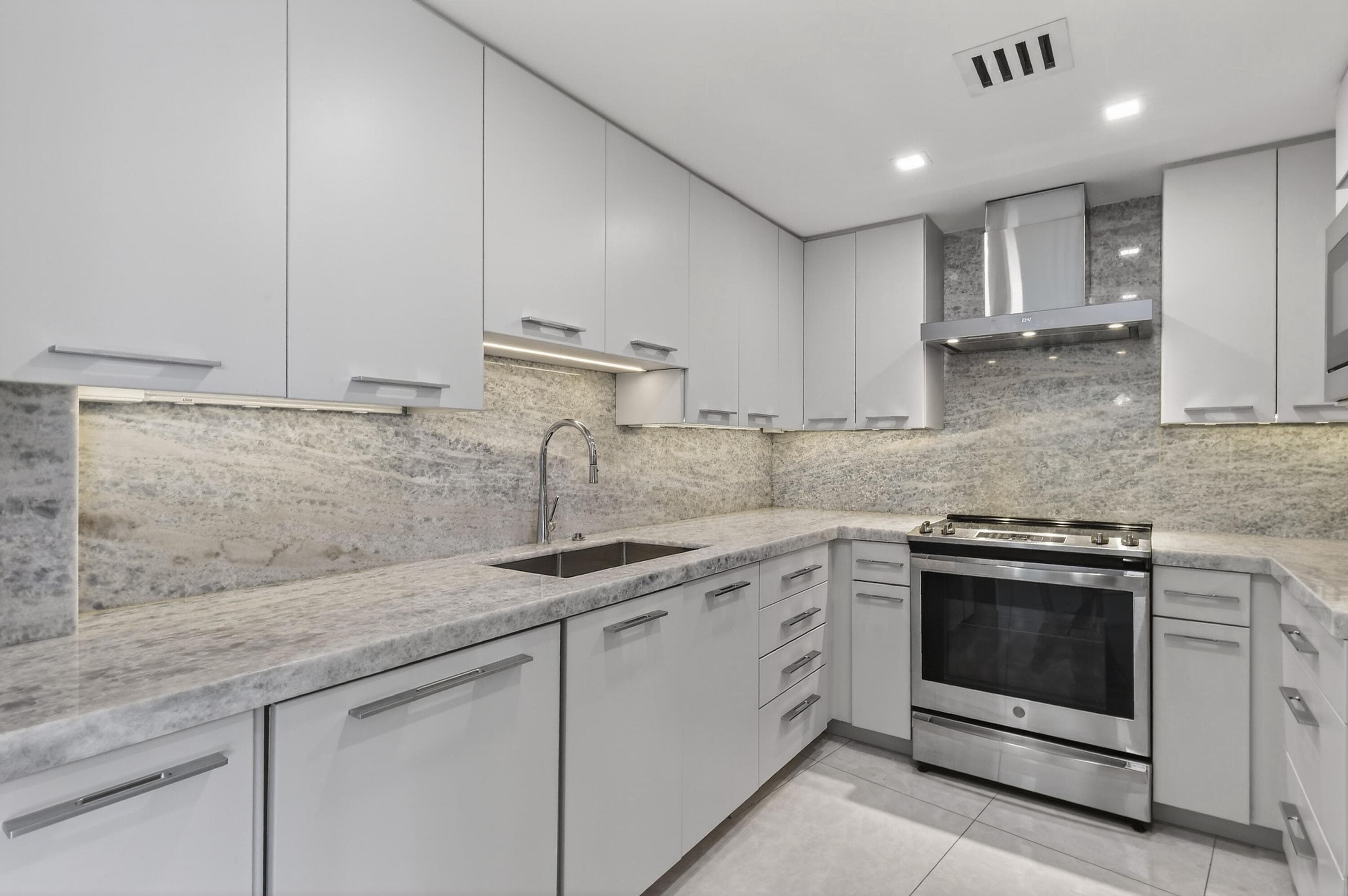 2774 S Ocean Boulevard 704, Palm Beach, FL 33480 20