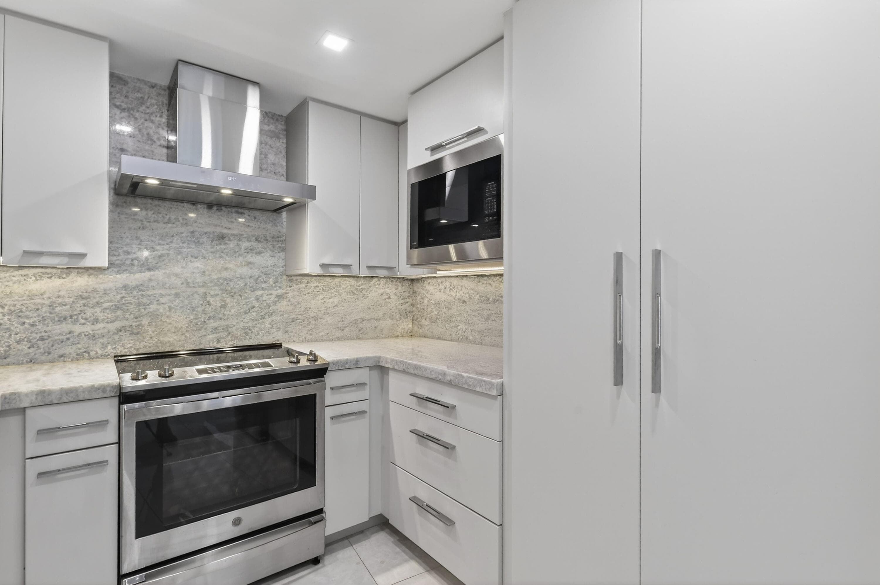 2774 S Ocean Boulevard 704, Palm Beach, FL 33480 21