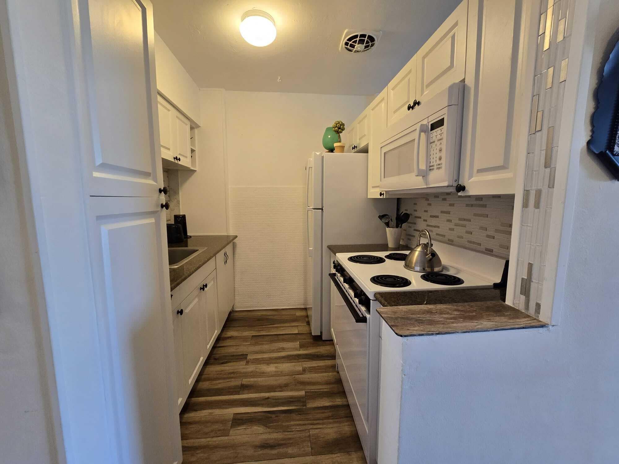 1000 SW 10th Avenue SW 19p, Hallandale Beach, FL 33009 3
