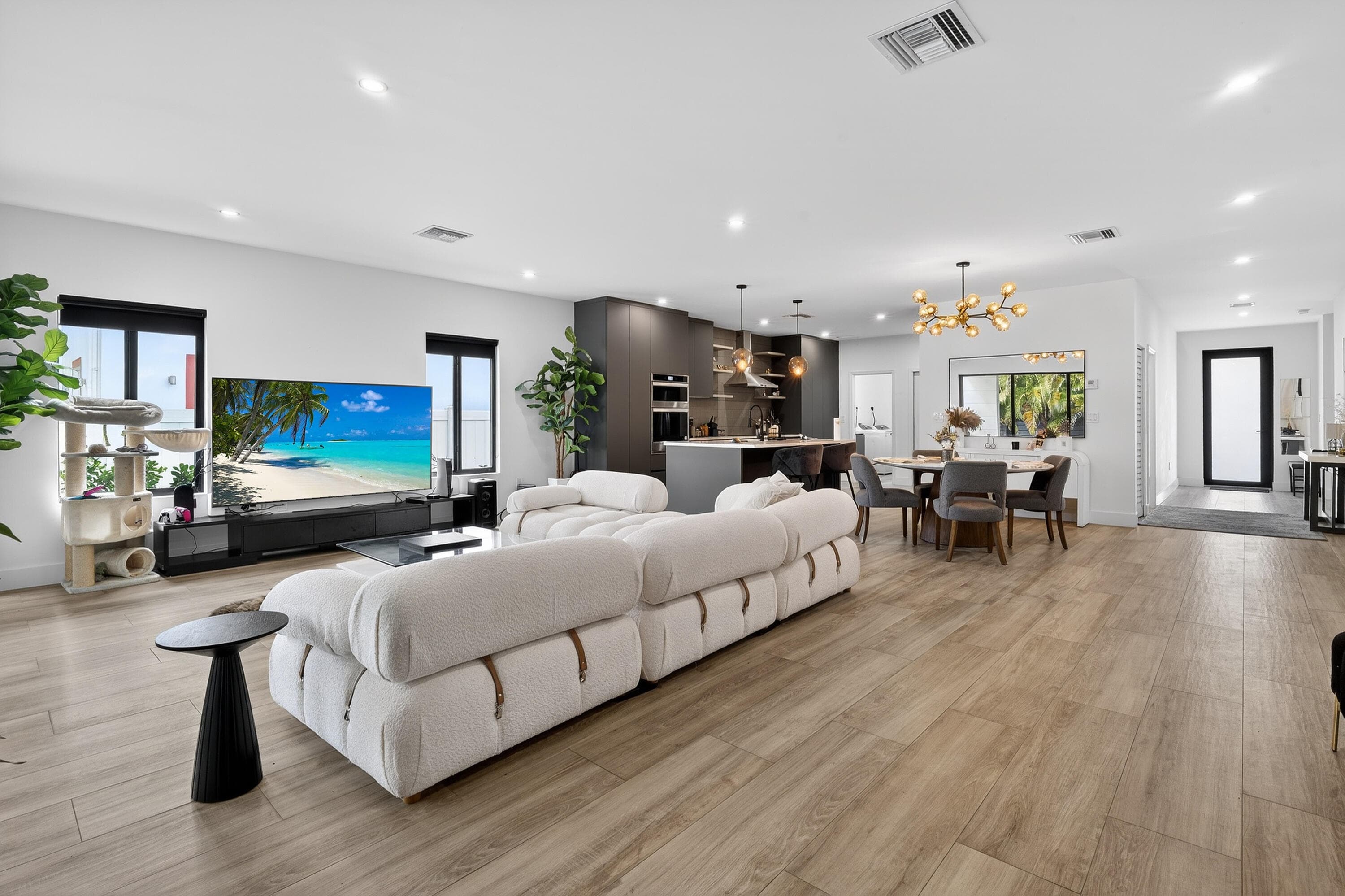 913 NE 15th Street, Fort Lauderdale, FL 33304 9