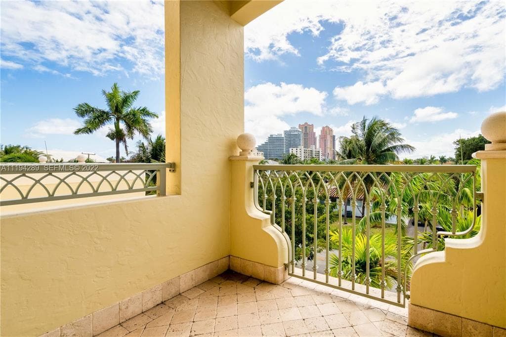 3121 NE 26th Street, Fort Lauderdale, FL 33305 24