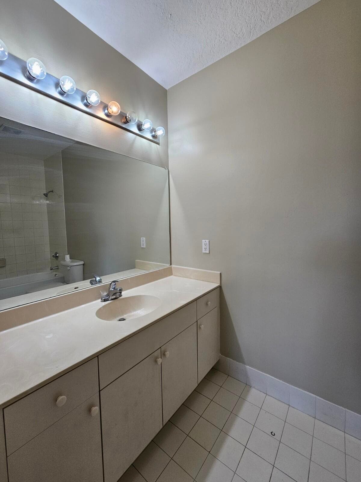 1063 Golden Lakes Boulevard 322, West Palm Beach, FL 33411 12