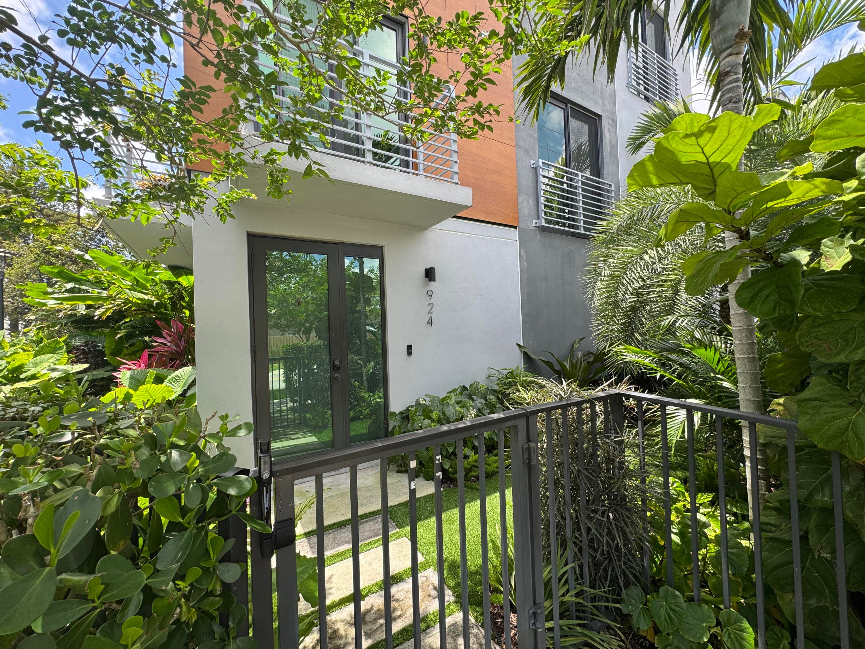 924 NE 4th Street, Fort Lauderdale, FL 33301 7