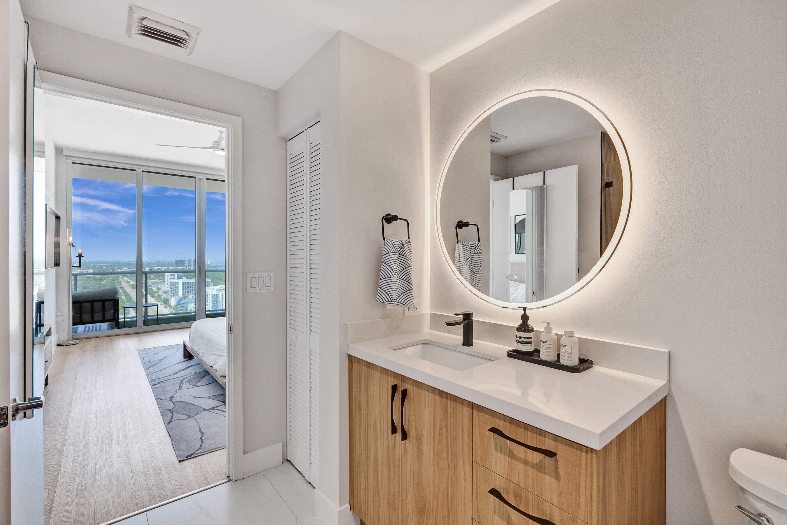 3470 E Coast Avenue H2704, Miami, FL 33137 24