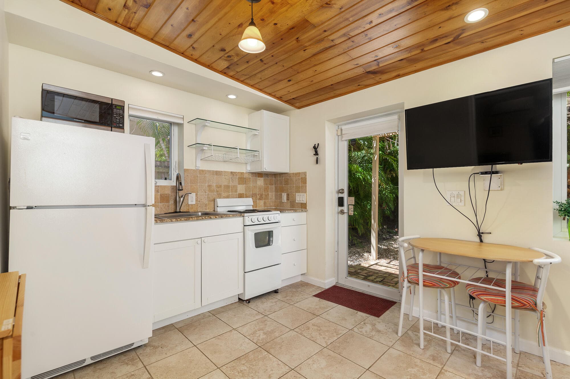 714 Sunset Road, West Palm Beach, FL 33401 19