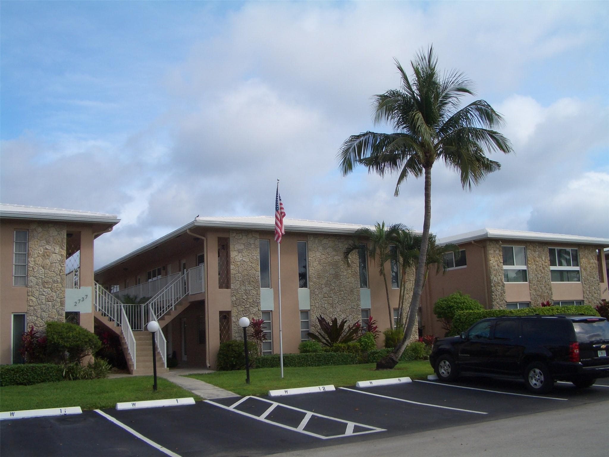 2737 NE 28th Street 7w, Lighthouse Point, FL 33064