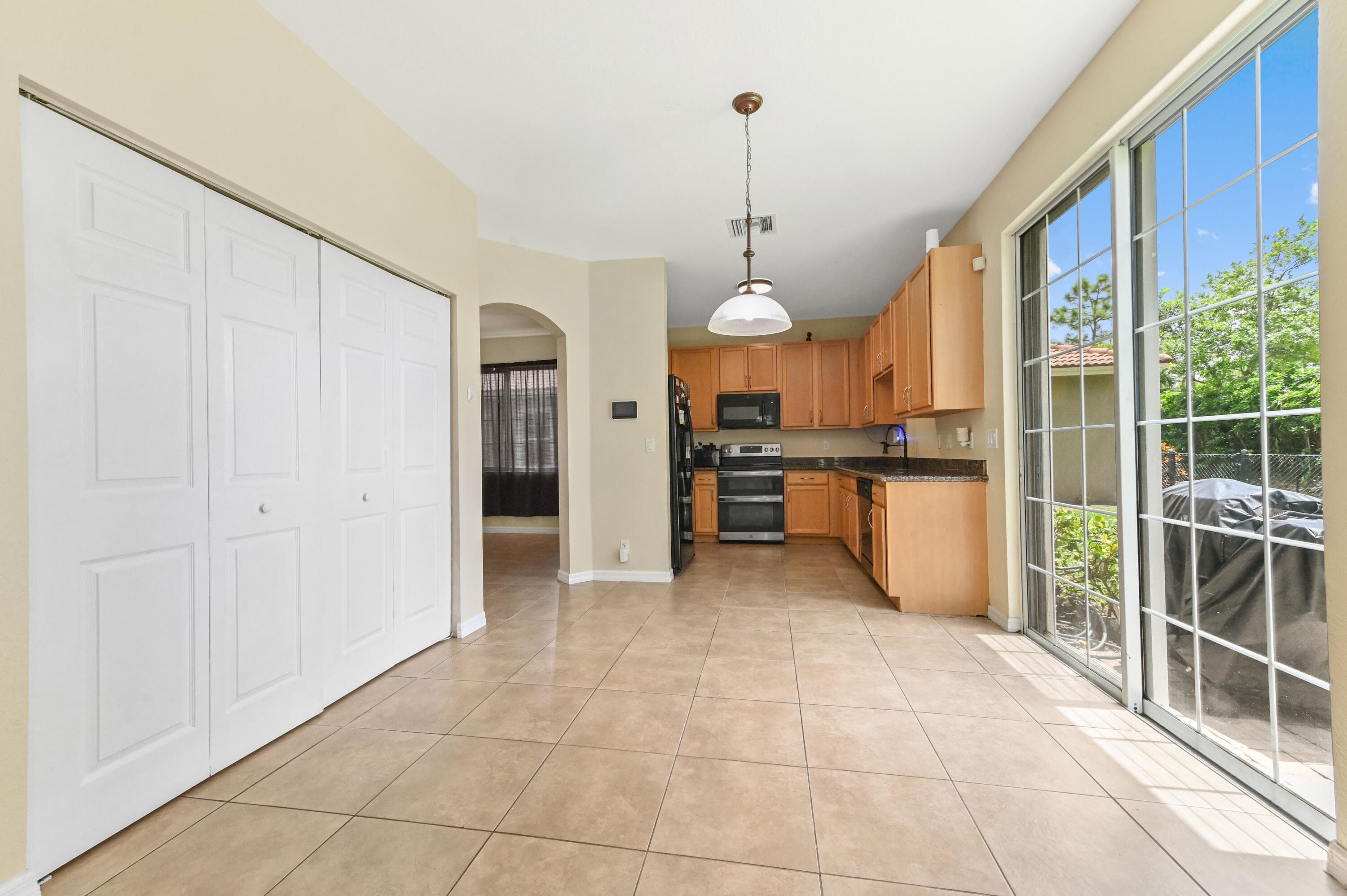 6819 Osage Circle, West Palm Beach, FL 33413 10