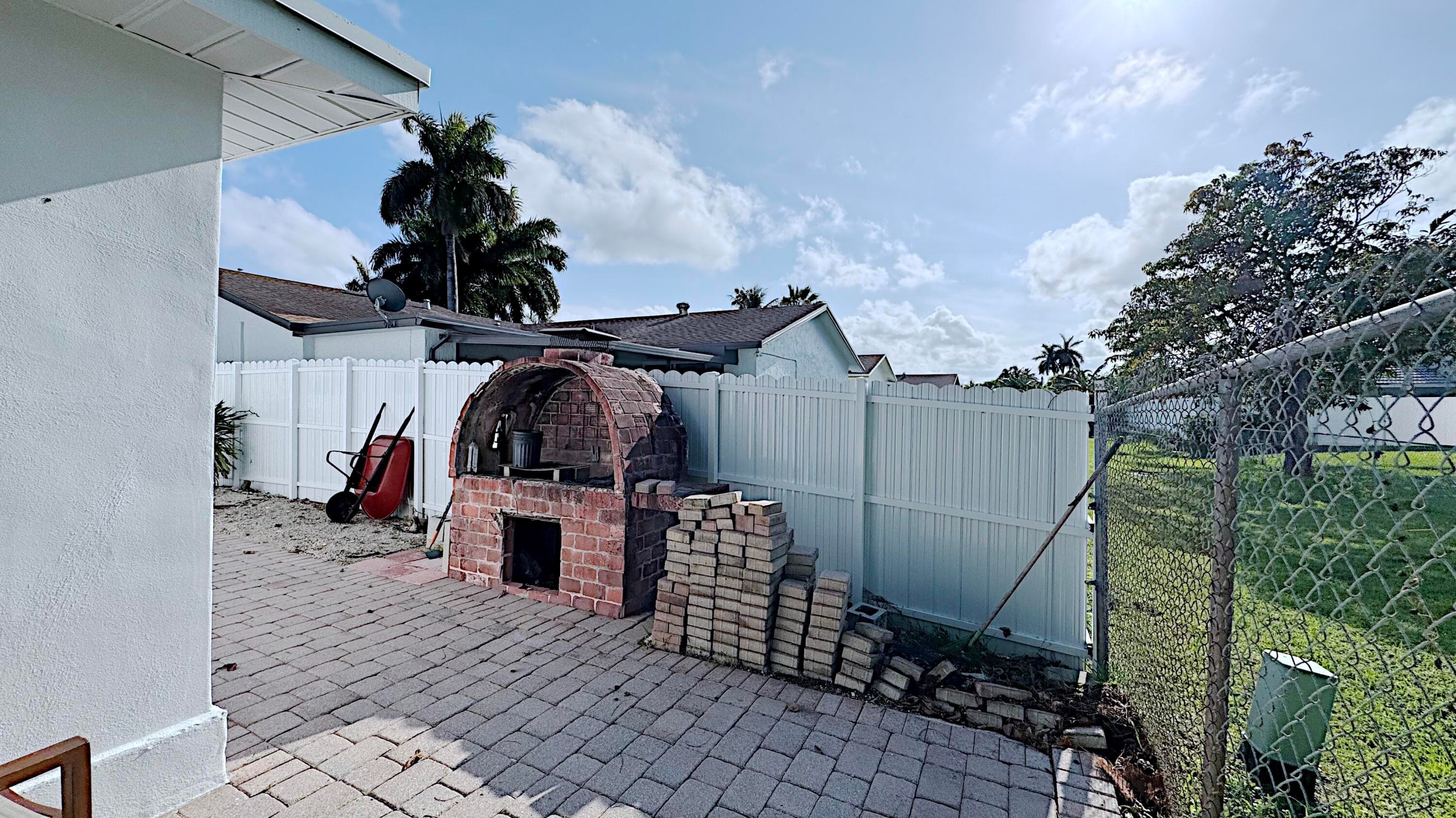 411 SE 4th Street, Dania Beach, FL 33004 68