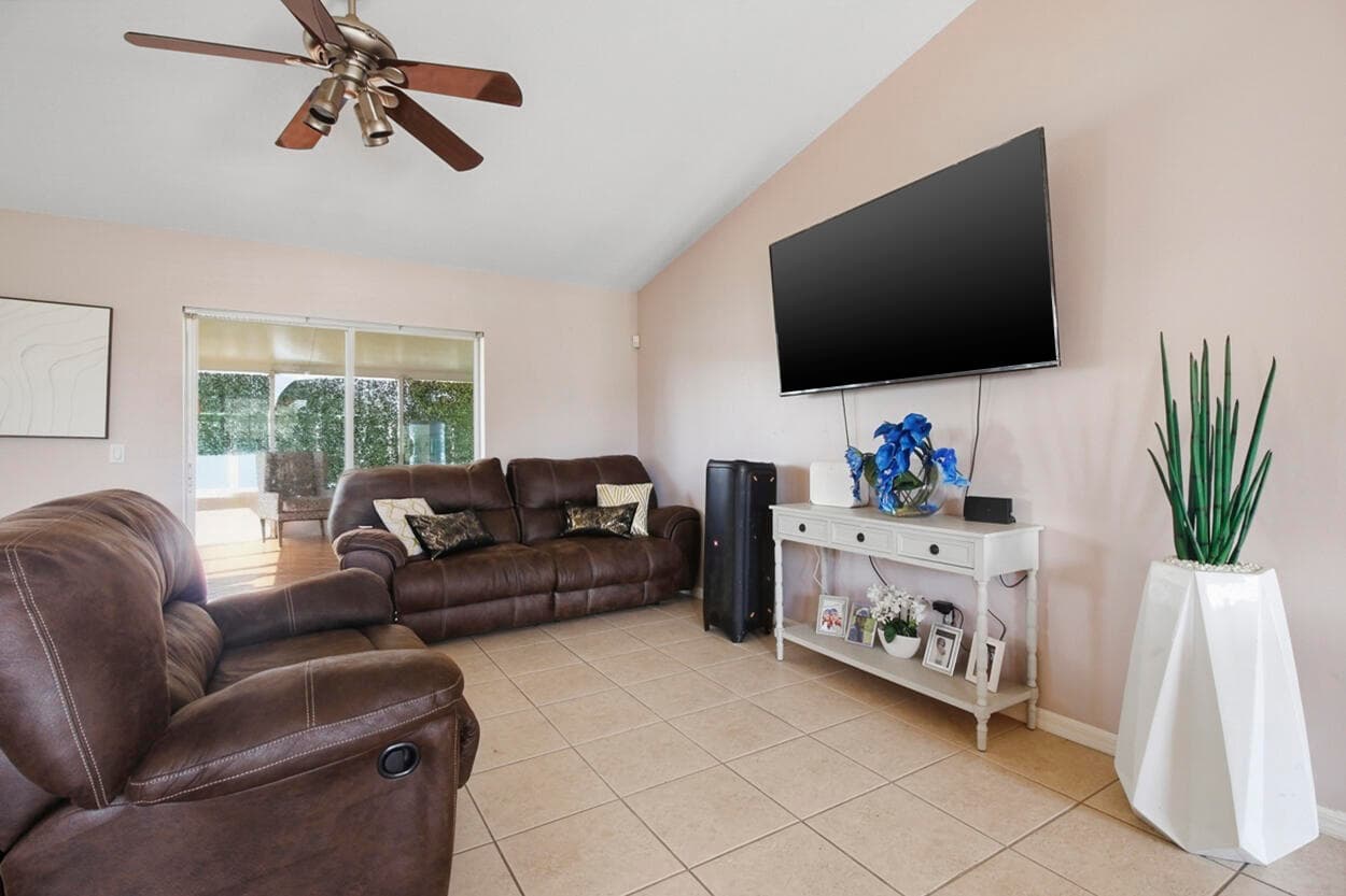 2718 SW Hamilton Avenue, Port St. Lucie, FL 34987 33
