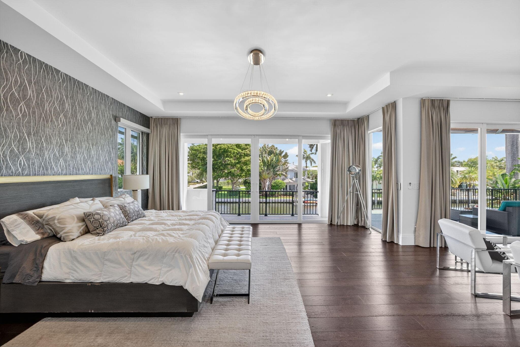 39 Pelican Drive, Fort Lauderdale, FL 33301 38
