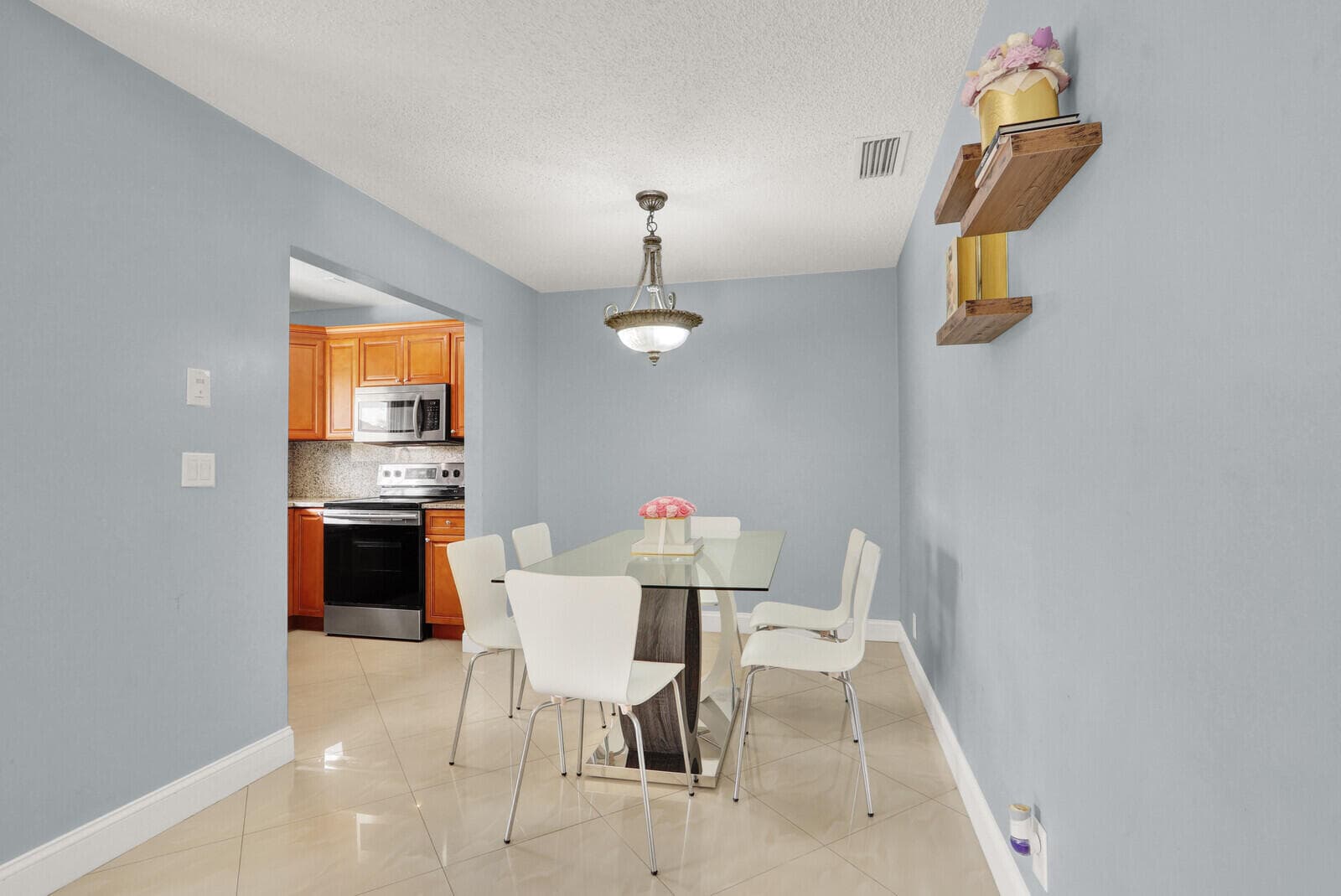 5272 Bosque Lane 31, West Palm Beach, FL 33415 5