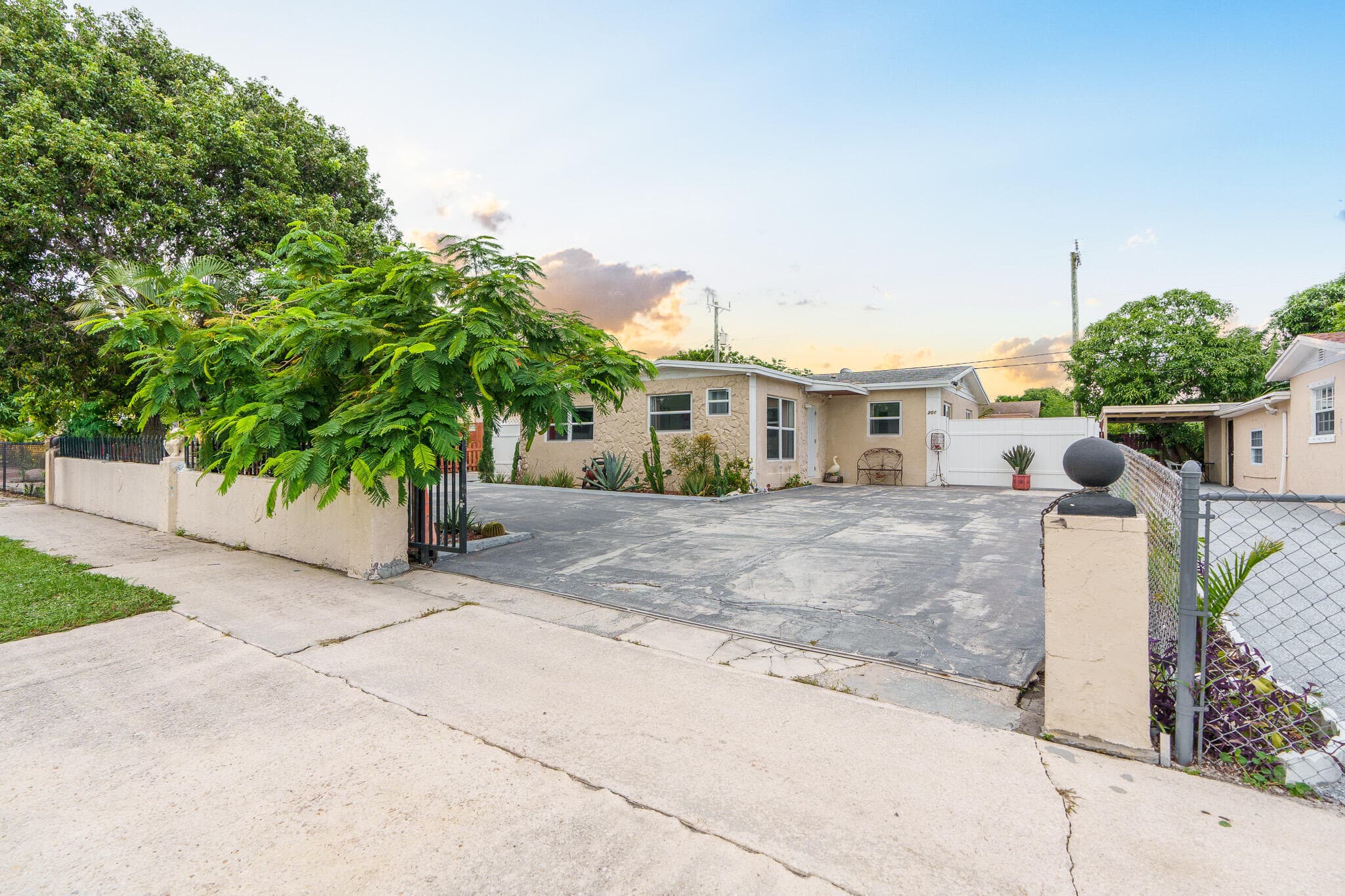 201 NE 28th Court, Boynton Beach, FL 33435 35