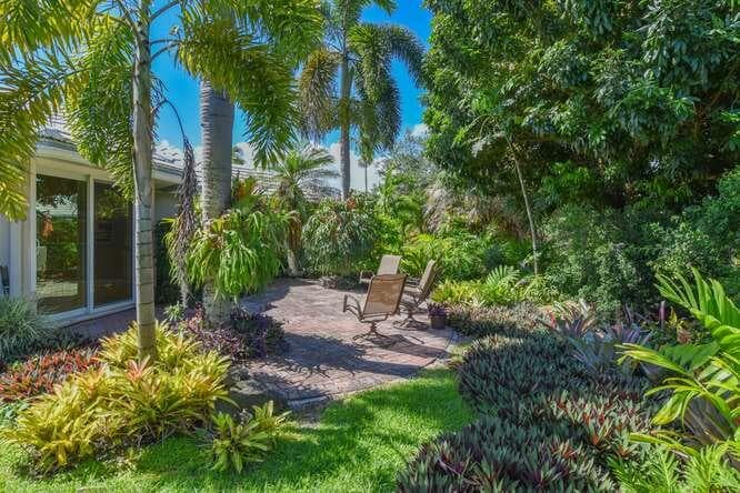 437 French Royale Circle, Atlantis, FL 33462 9