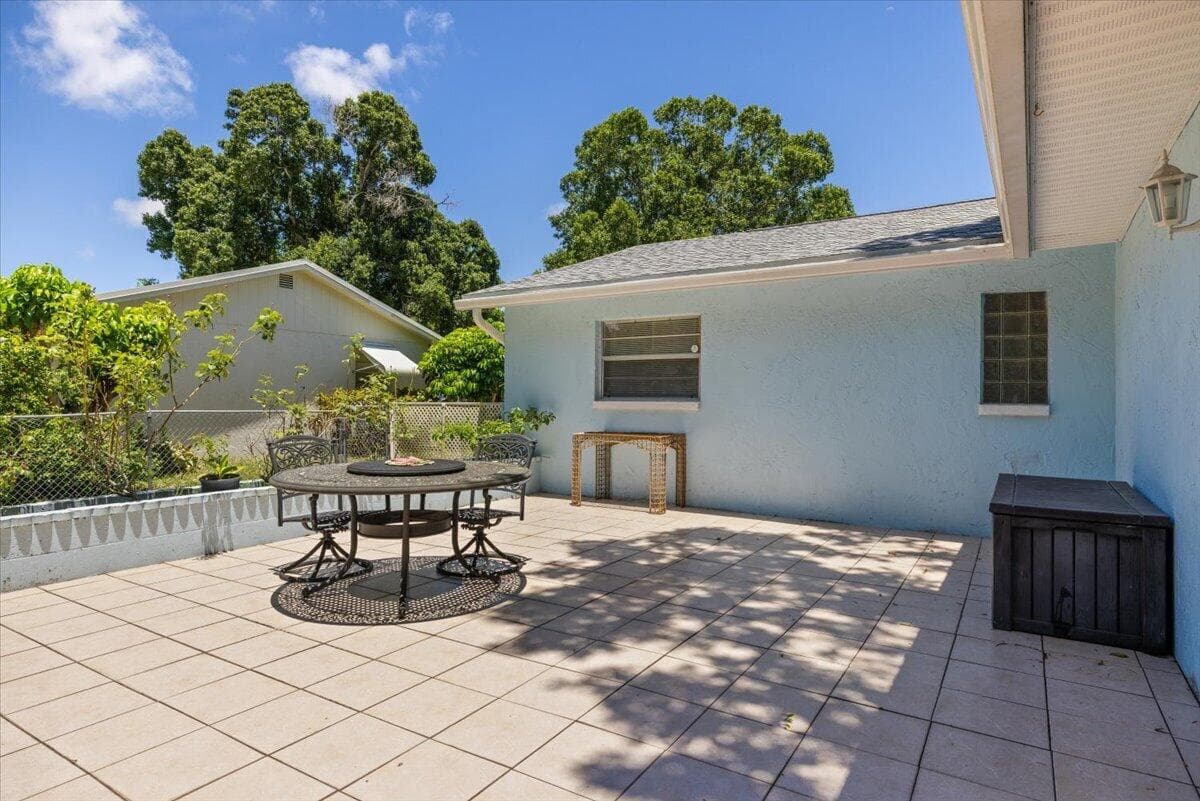 1735 40th Avenue, Vero Beach, FL 32960 23